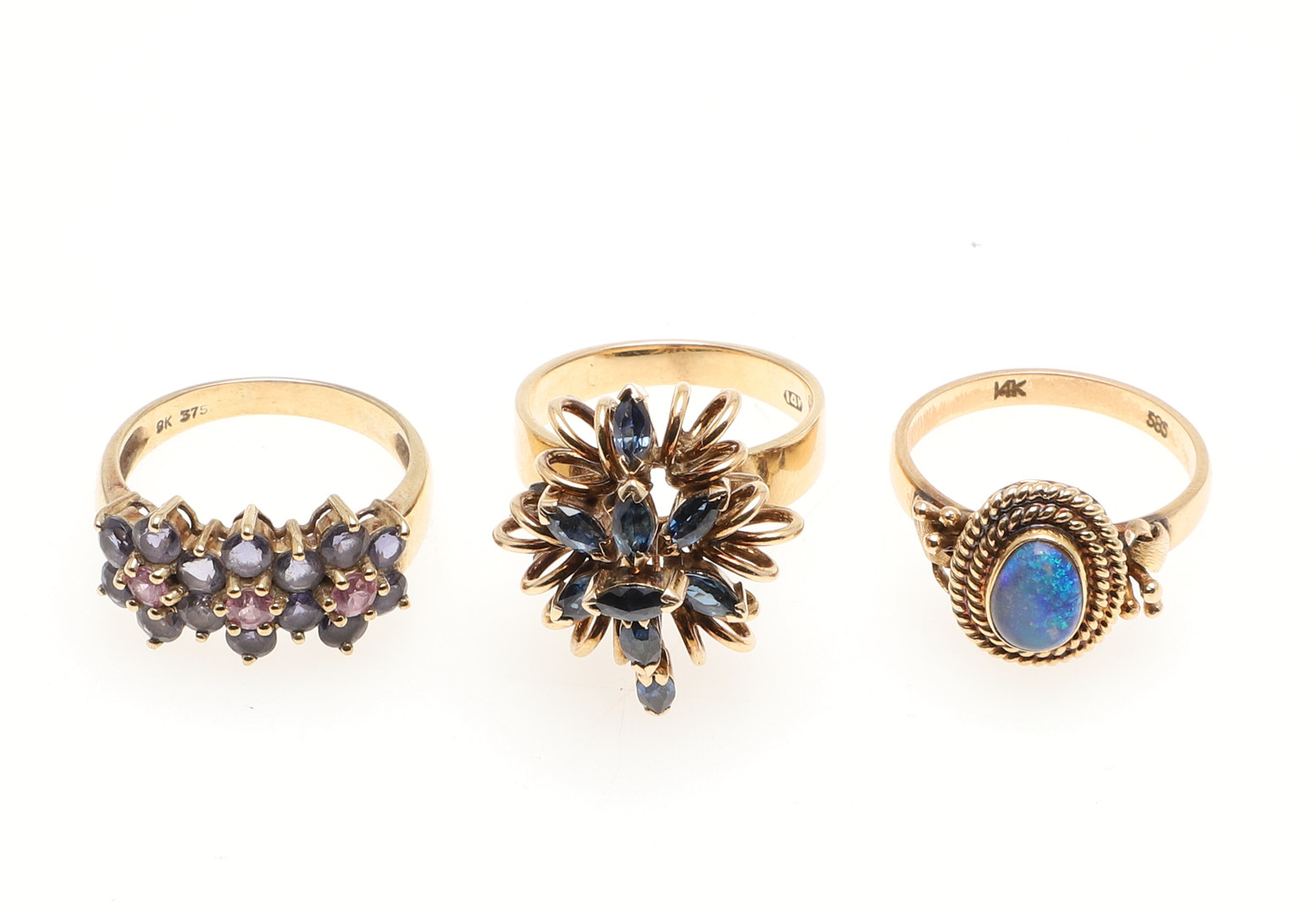 AN OPAL AND GOLD RING. - Image 2 of 4