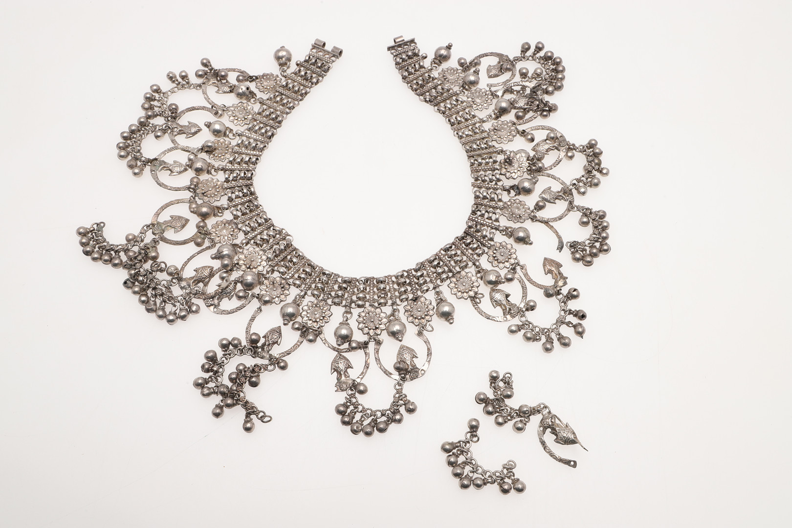 A QUANTITY OF JEWELLERY. - Image 14 of 18