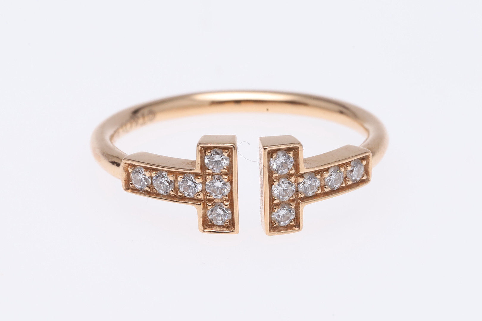 A DIAMOND AND 18CT ROSE GOLD 'T' RING BY TIFFANY & CO. - Bild 2 aus 7