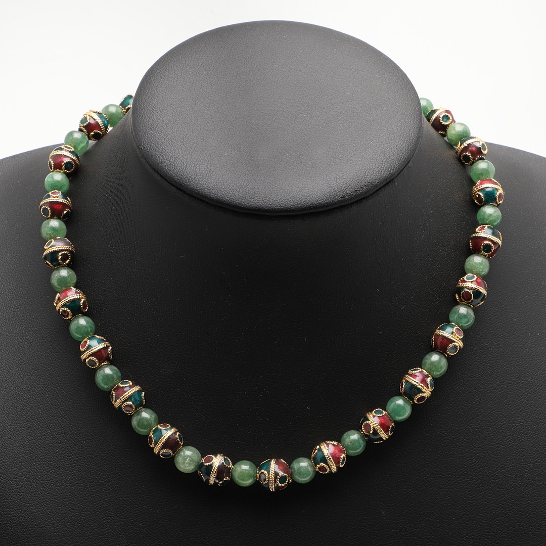 AN ENAMEL BEAD NECKLACE. - Image 2 of 6