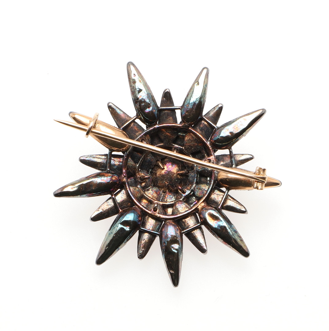 A GEORGIAN GARNET STARBURST BROOCH. - Image 2 of 2