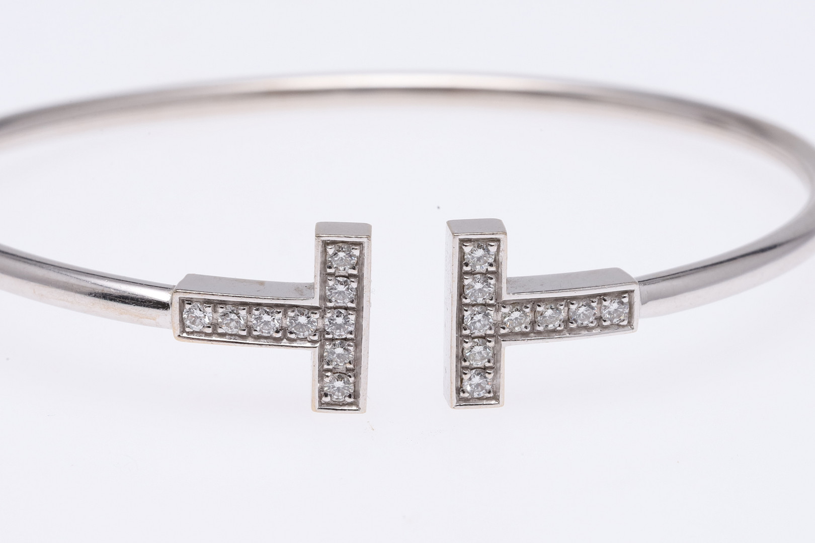 A DIAMOND AND 18CT WHITE GOLD 'T' BANGLE BY TIFFANY & CO. - Image 2 of 5