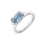 AN AQUAMARINE SINGLE STONE RING.