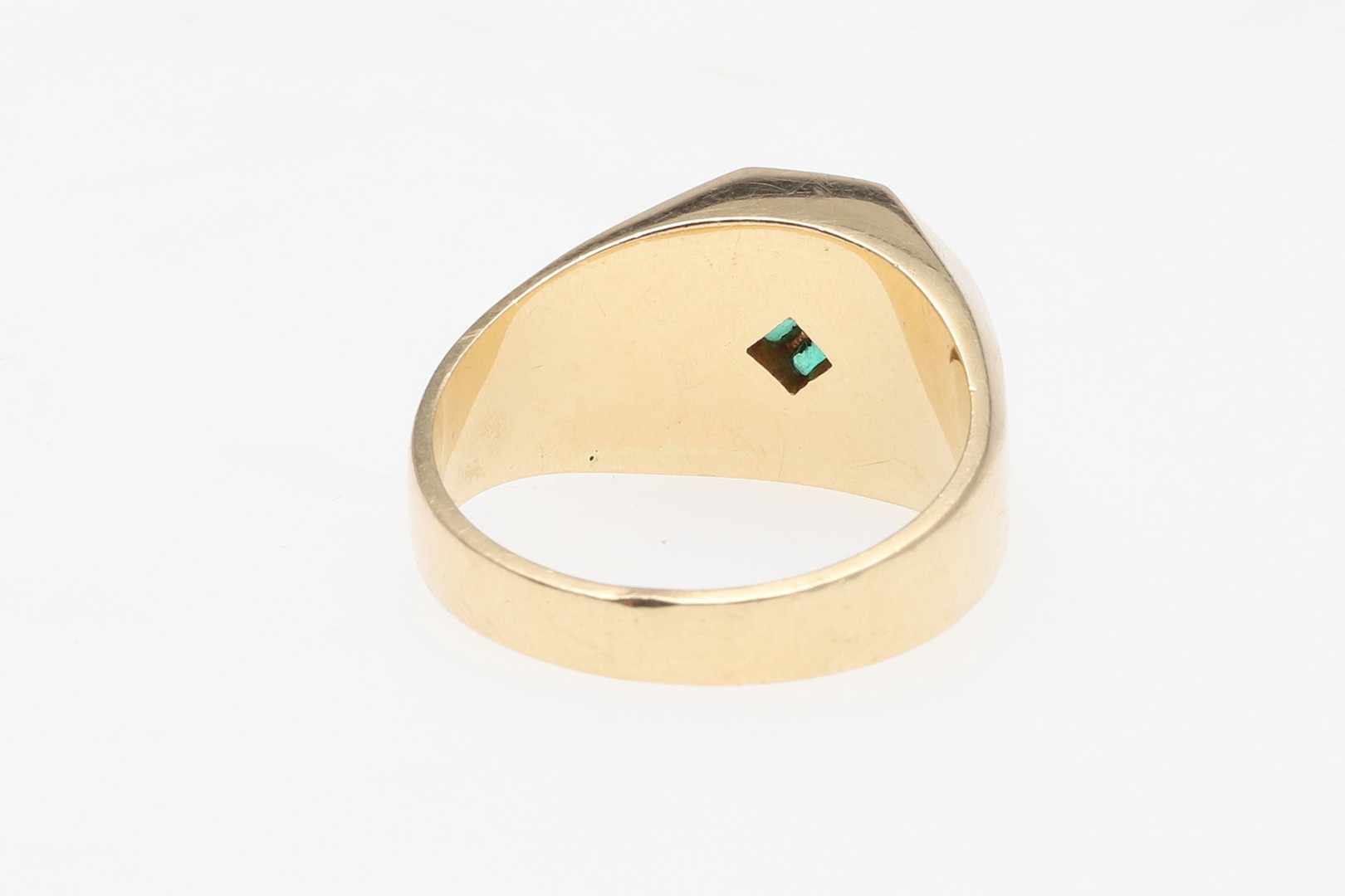 AN EMERALD AND DIAMOND RING. - Image 3 of 4