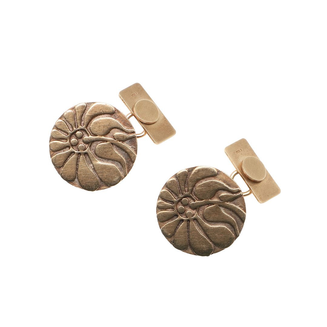 A PAIR OF 9CT GOLD CUFFLINKS.