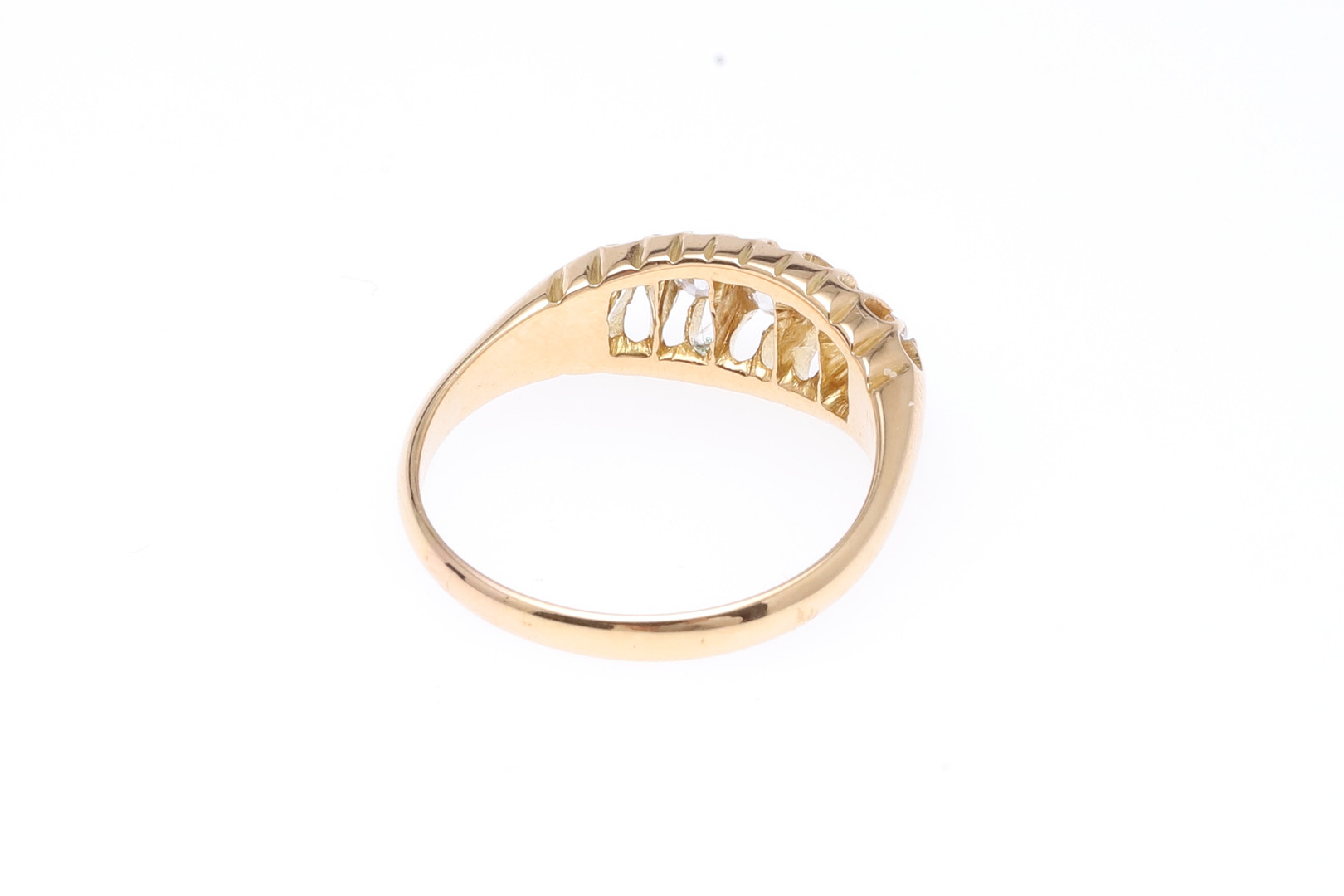 A DIAMOND FIVE STONE RING. - Image 4 of 5