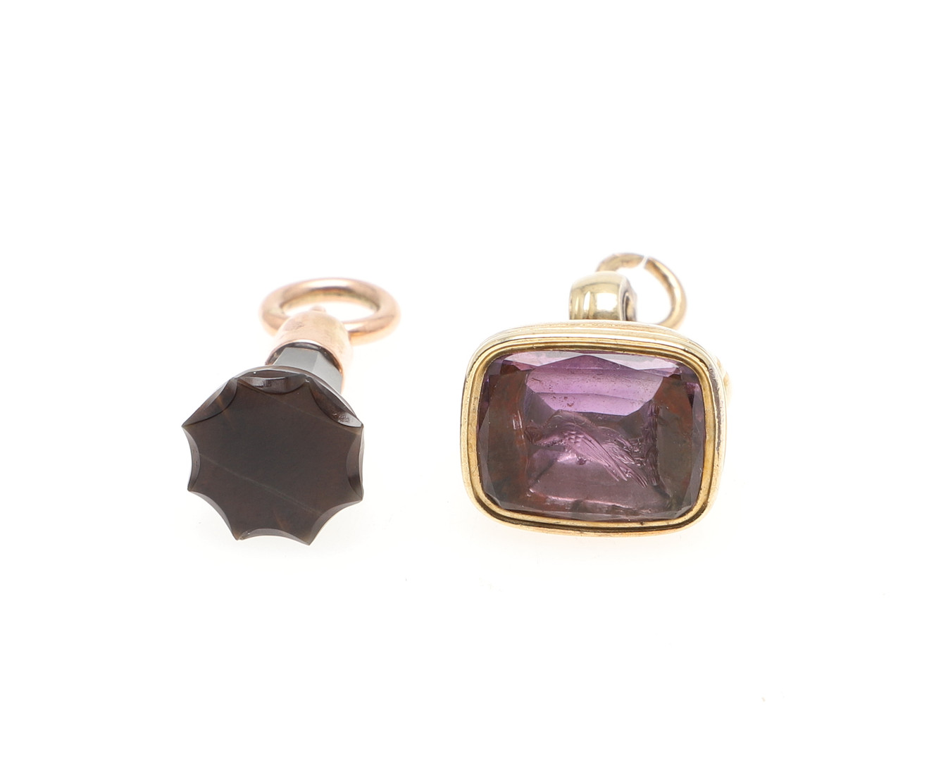 A PAIR OF GARNET AND GOLD CUFFLINKS. - Image 3 of 3