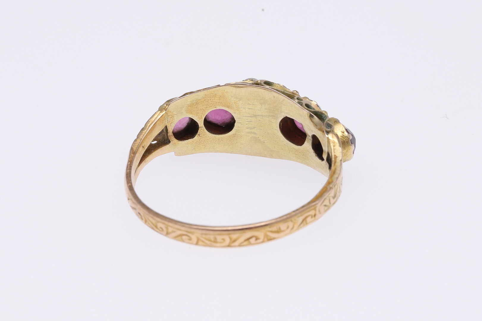 A VICTORIAN GARNET, EMERALD AND PEARL RING. - Image 3 of 5