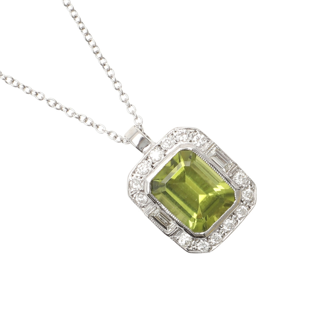 A PERIDOT AND DIAMOND CLUSTER PENDANT.