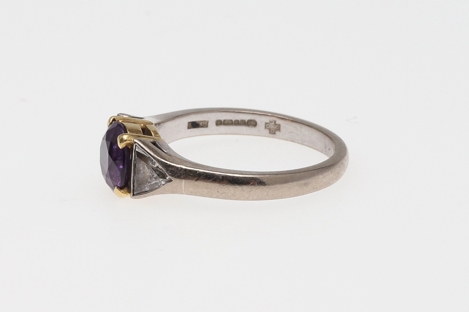 A PURPLE SAPPHIRE AND DIAMOND THREE STONE RING. - Image 2 of 4