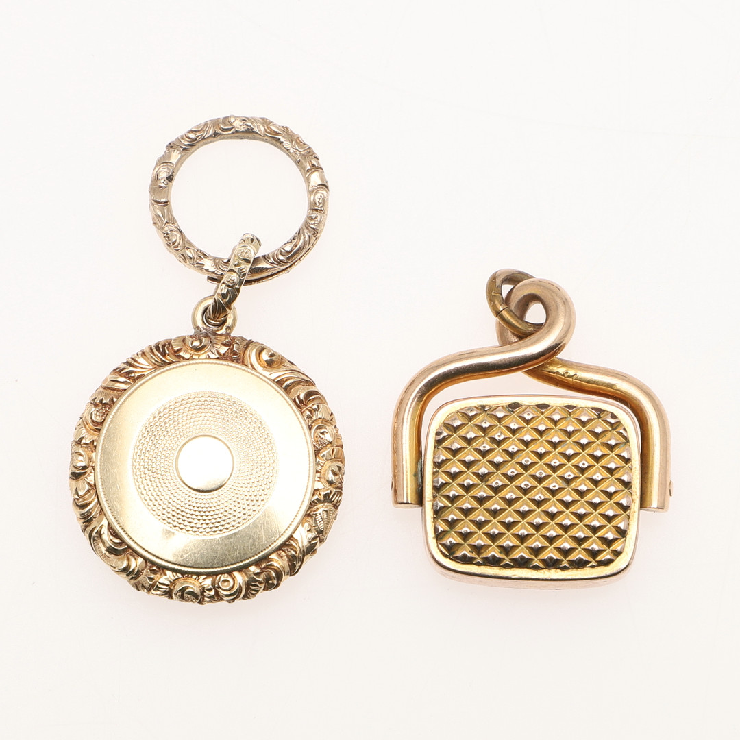 A VICTORIAN GOLD LOCKET PENDANT. - Image 2 of 3