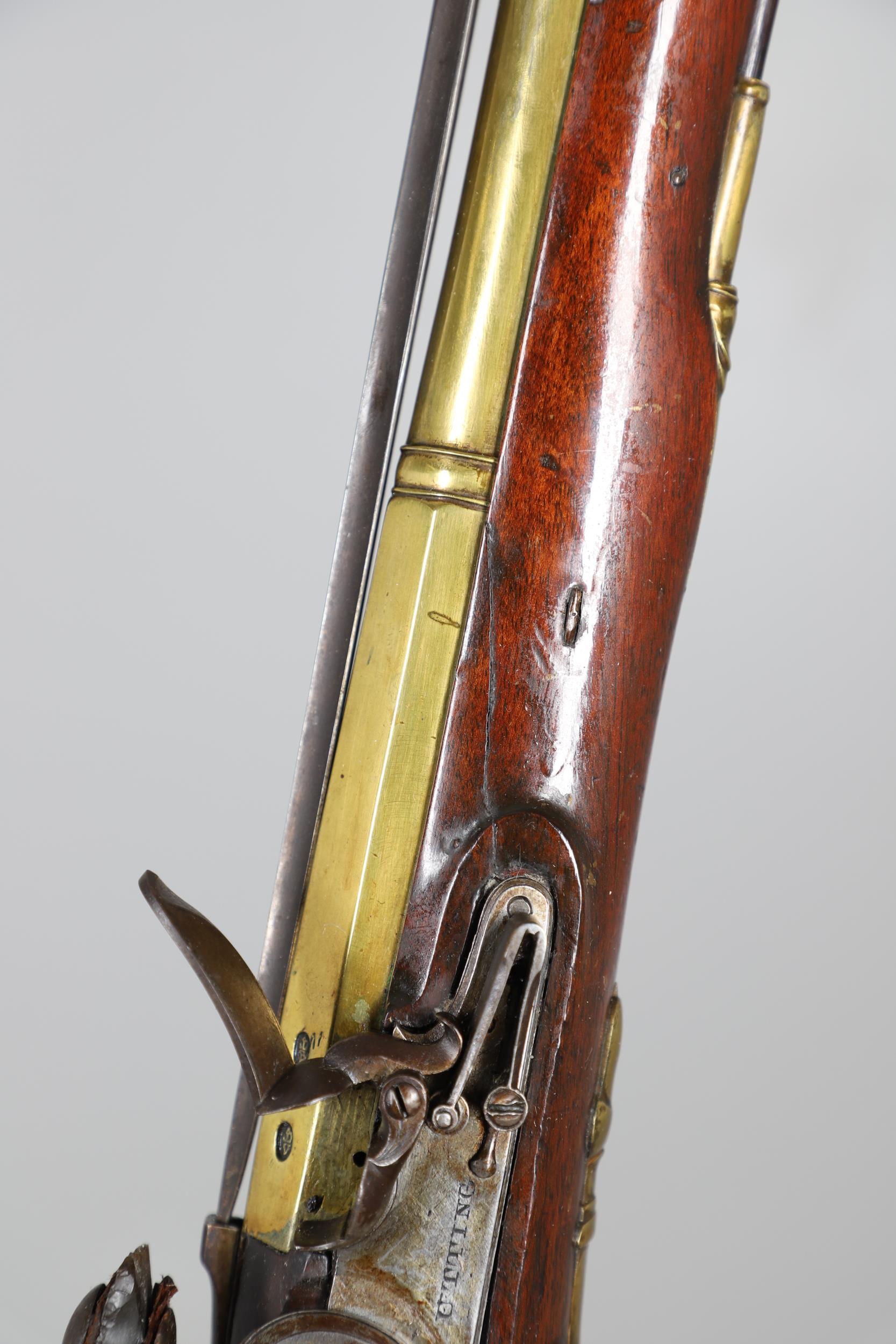 AN EARLY 19TH CENTURY BLUNDERBUSS MARKED FOR UTTING OF LONDON. - Image 3 of 15