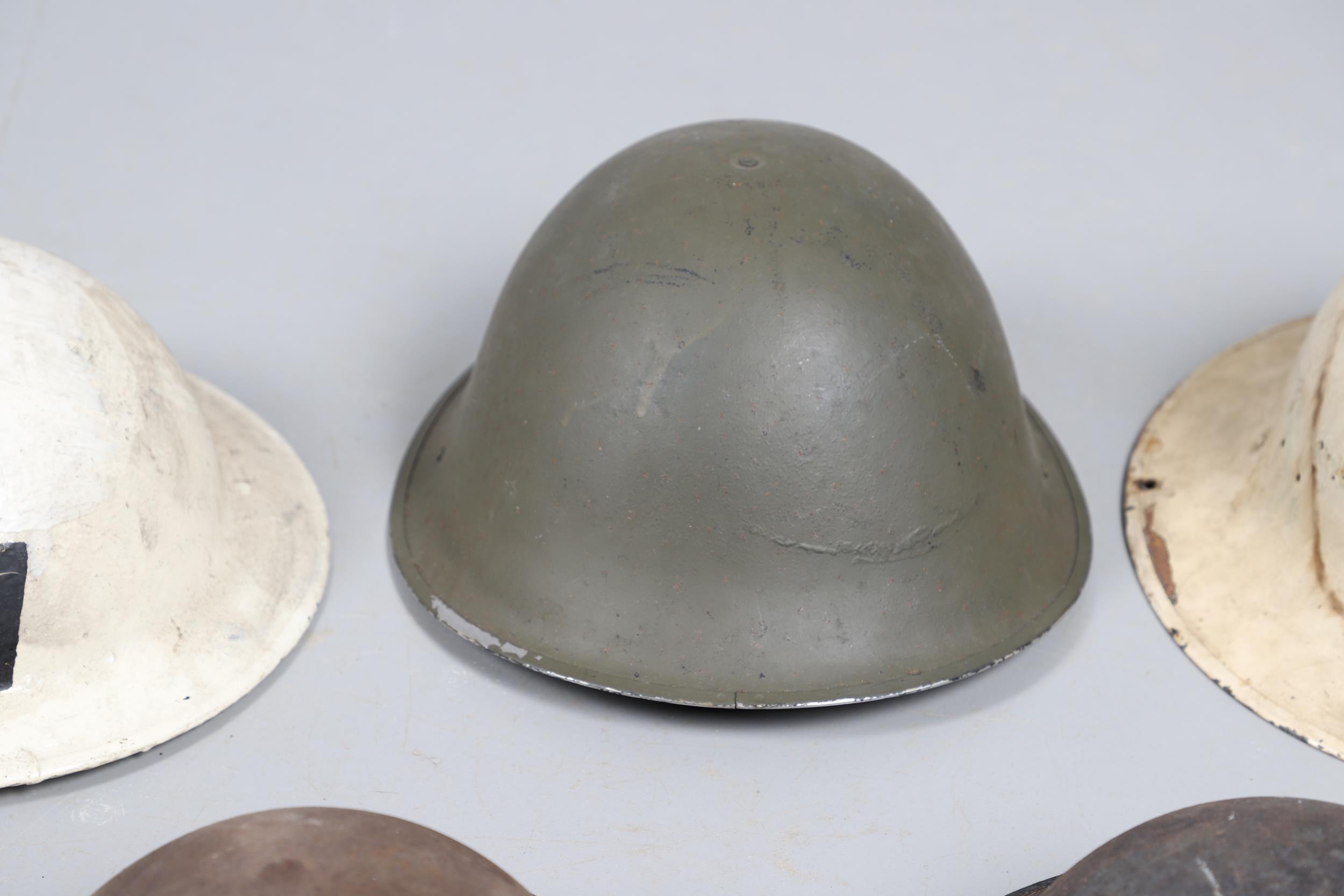 A COLLECTION OF SECOND WORLD WAR HOME FRONT HELMETS. - Bild 6 aus 17