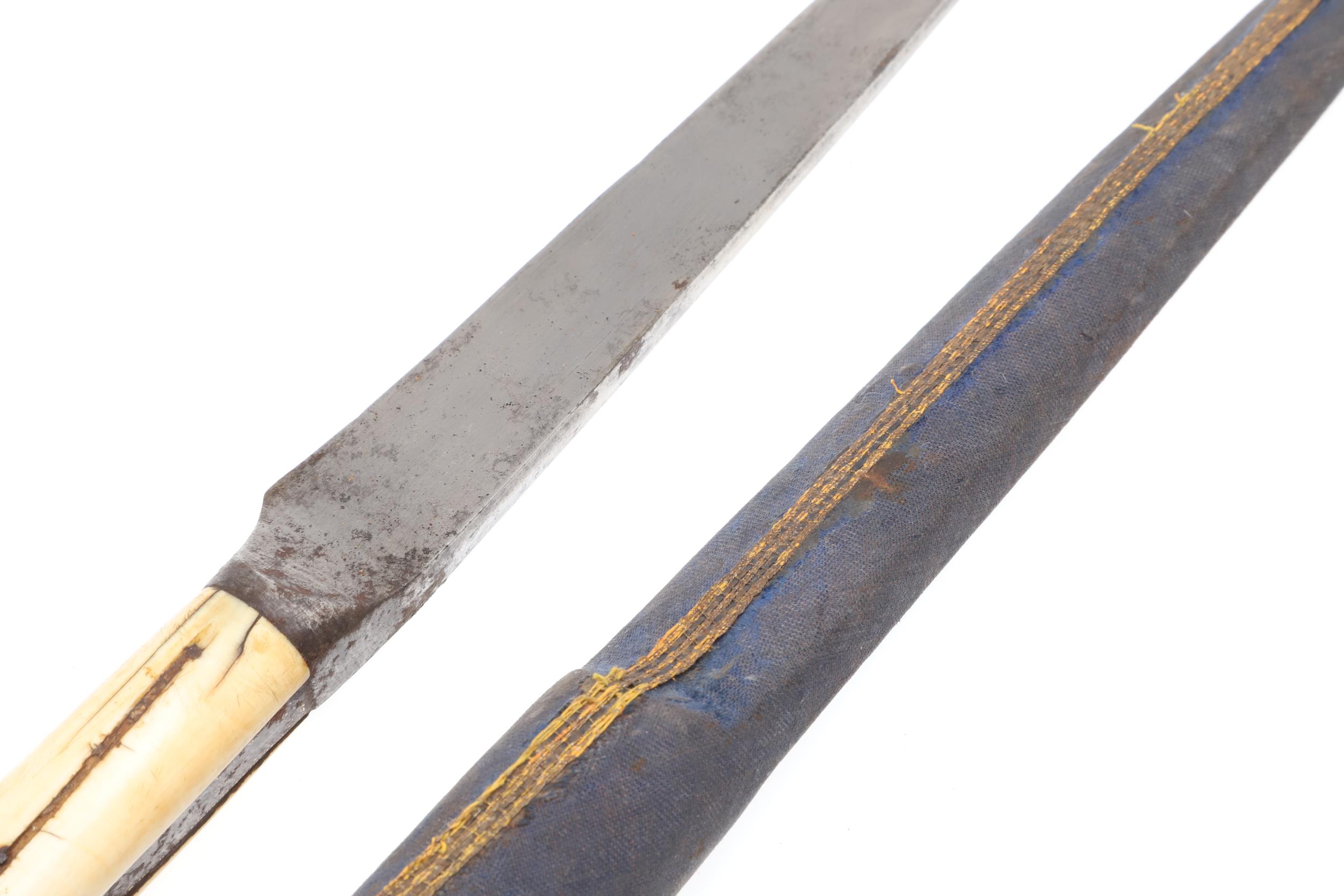 A 19TH CENTURY INDO-PERSIAN KARD DAGGER AND SCABBARD. - Bild 4 aus 12