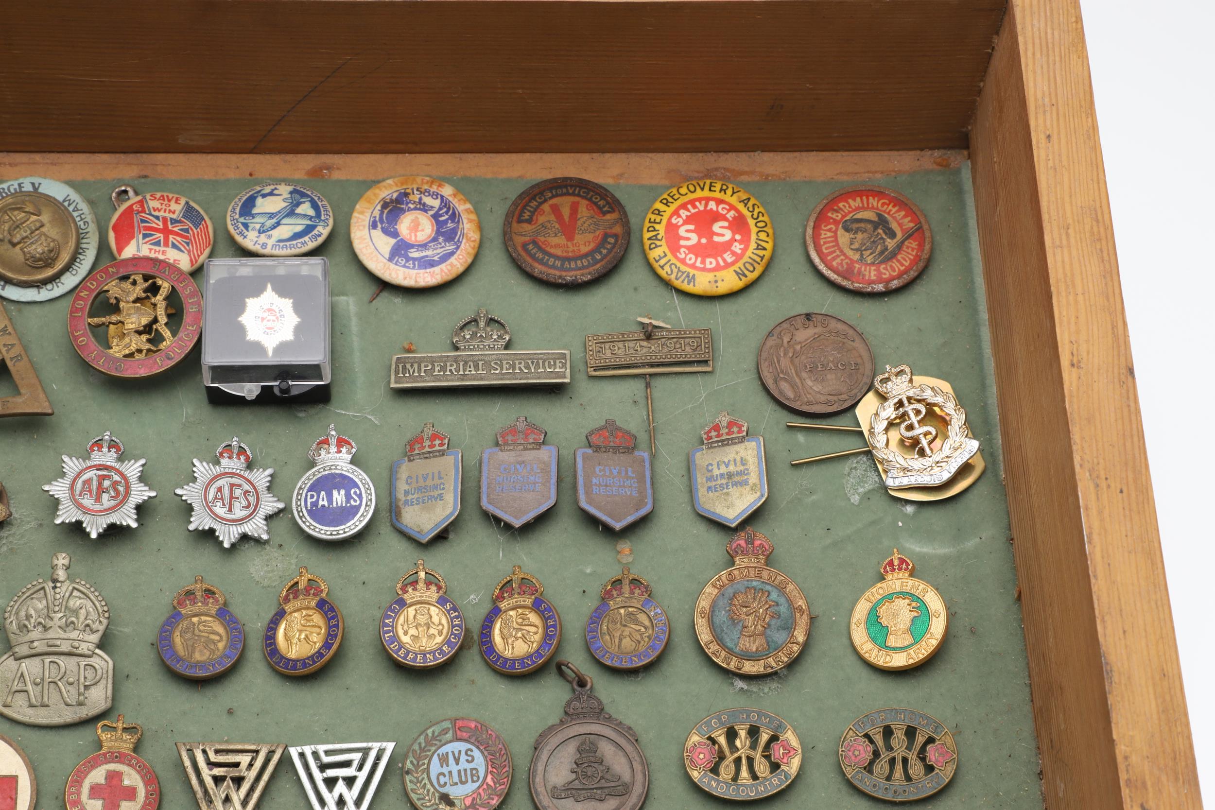 AN INTERESTING COLLECTION OF MILITARY RELATED ENAMEL AND SIMILAR BADGES. - Image 3 of 7