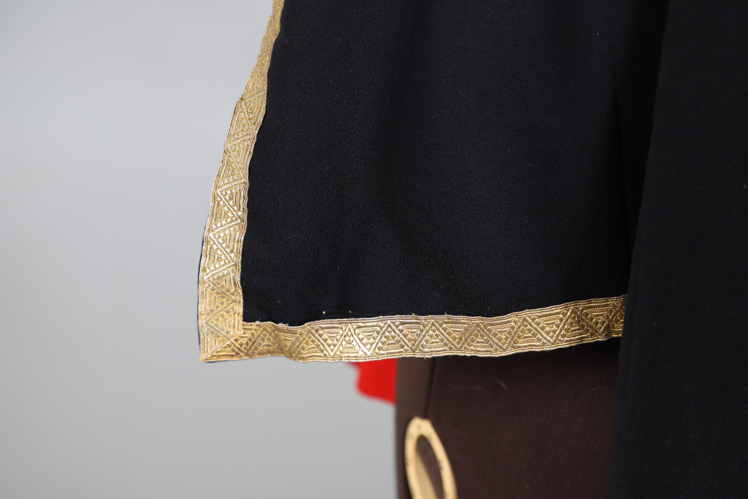 A POST SECOND WORLD WAR MESS JACKET AND BLUES UNIFORM FOR THE 15/19TH HUSSARS. - Image 21 of 34