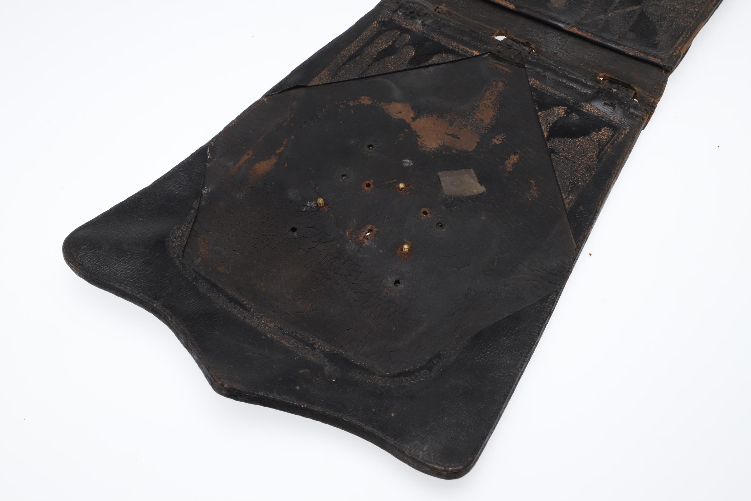 A VICTORIAN OFFICER'S UNDRESS BLACK LEATHER SABRETACHE. - Image 5 of 5