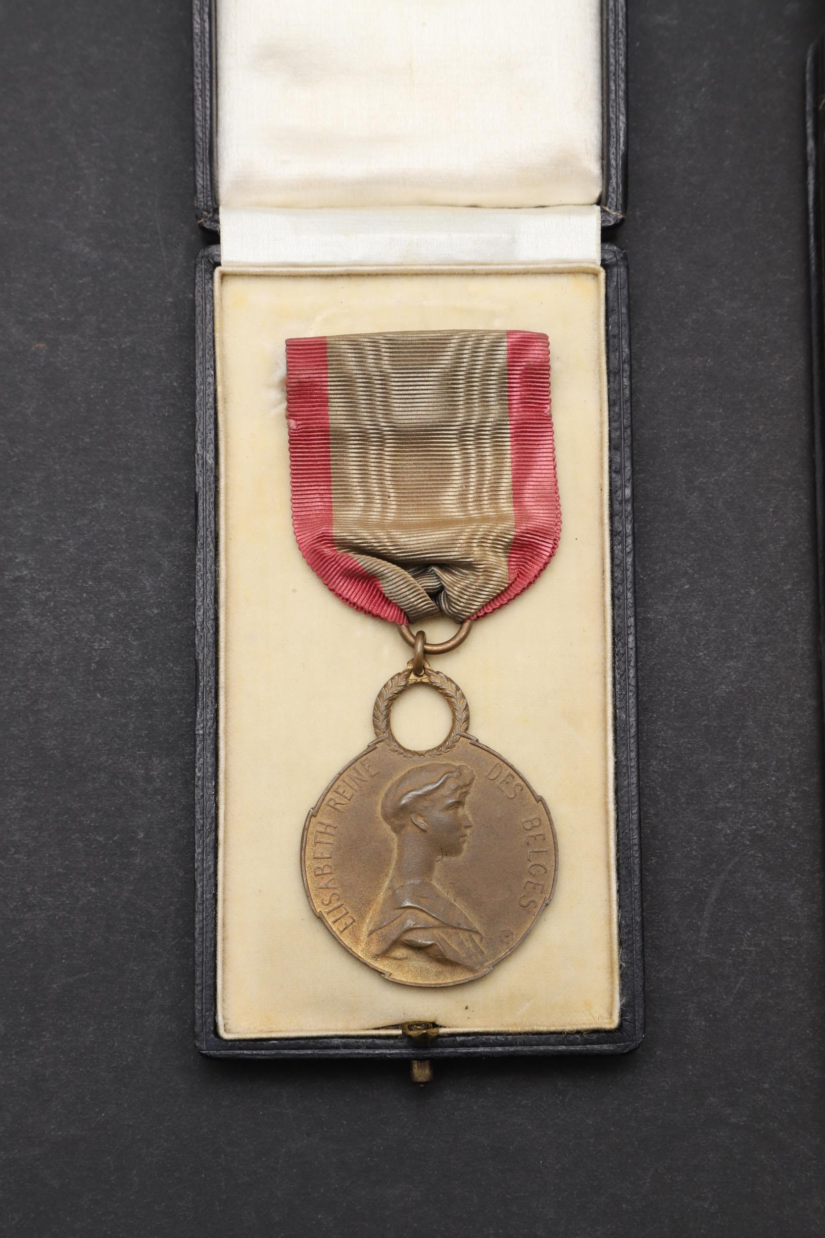 A BELGIAN FIRST WORLD WAR RED CROSS MEDAL. - Image 2 of 7