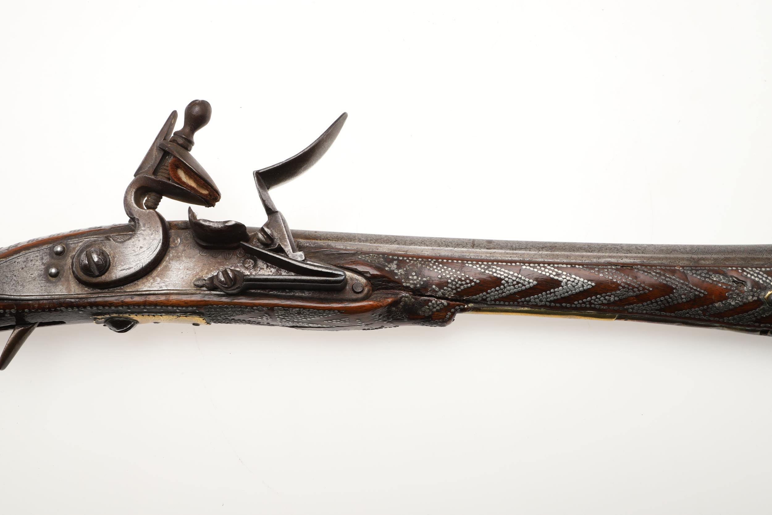 A PAIR OF DECORATED TURKISH FLINTLOCK PISTOLS. - Image 12 of 18