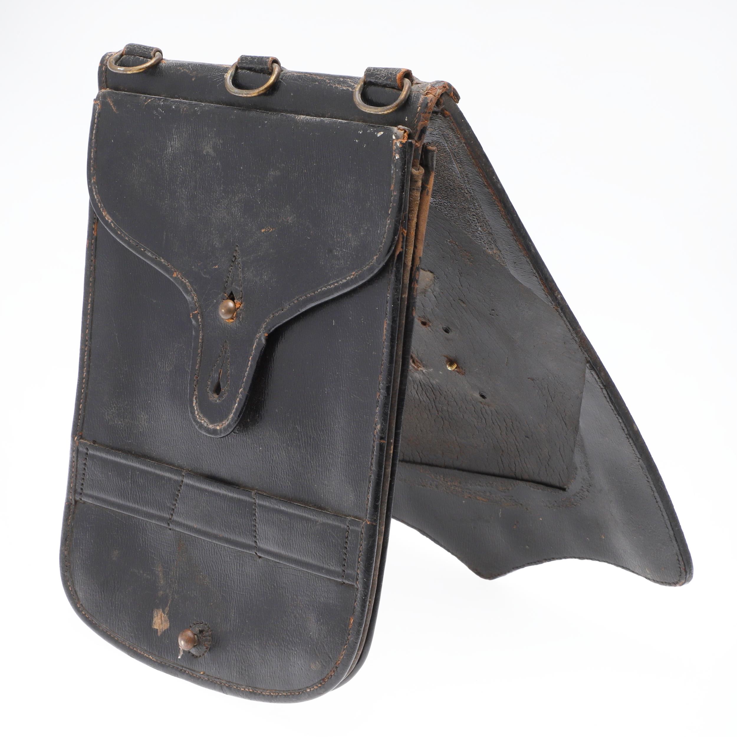 A VICTORIAN OFFICER'S UNDRESS BLACK LEATHER SABRETACHE. - Image 4 of 5