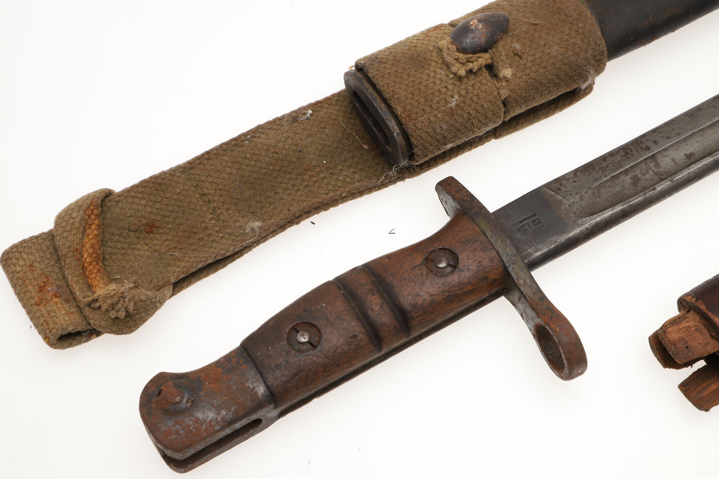 A 1913 PATTERN BAYONET AND A HORN HANDLED KNIFE. - Bild 3 aus 12