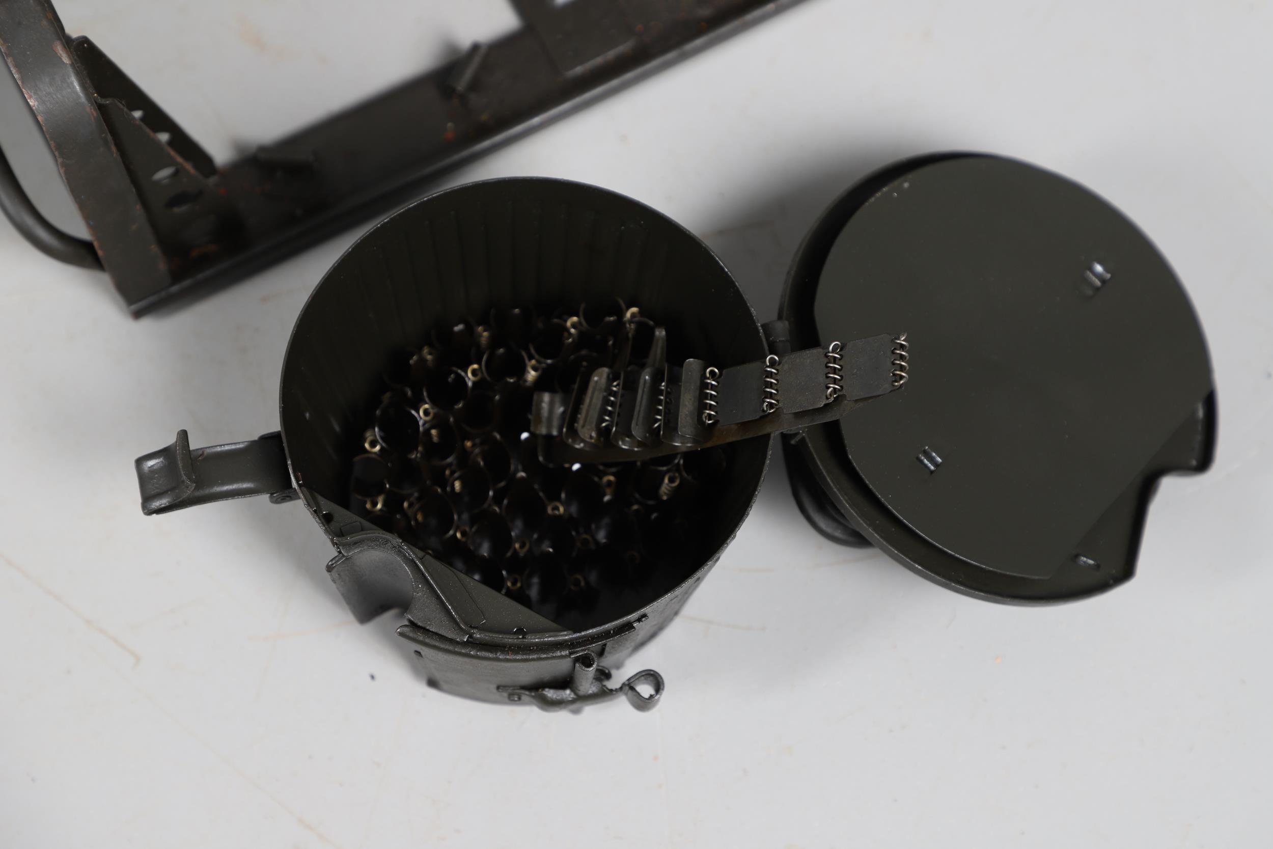 TWO PAIRS OF GERMAN 'GURTTROMMEL 34' 50 ROUND DRUMS IN CARRIERS. - Image 10 of 10