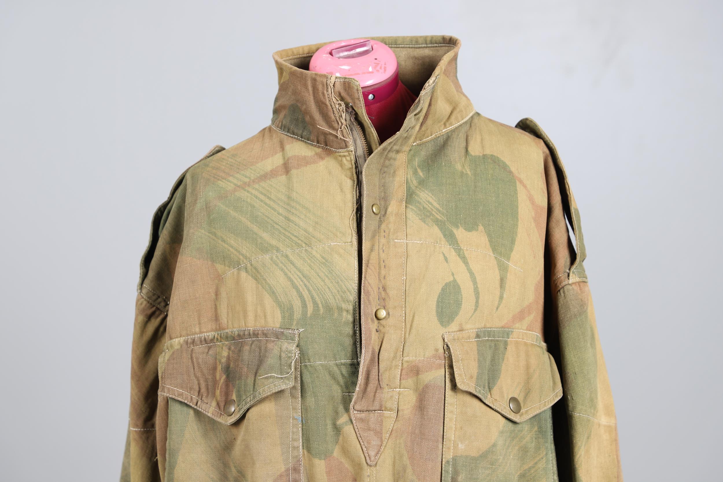 A SECOND WORLD WAR PERIOD 1943 PATTERN DENISON SMOCK. - Image 2 of 12