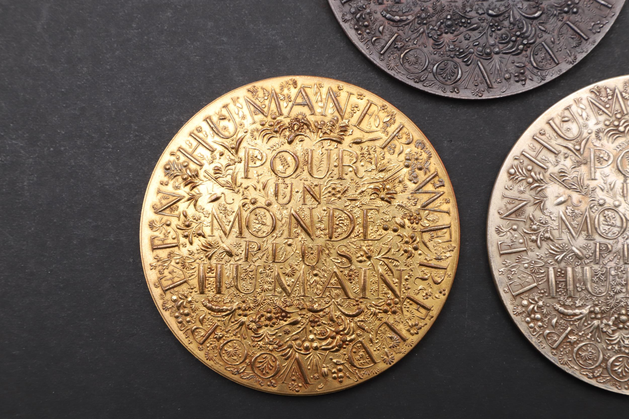 A SET OF THREE HISTORIC MEDALS FROM THE EXPOSITION UNIVERSELLE AND INTERNATIONALE, BRUSSELS 1958. - Bild 8 aus 10