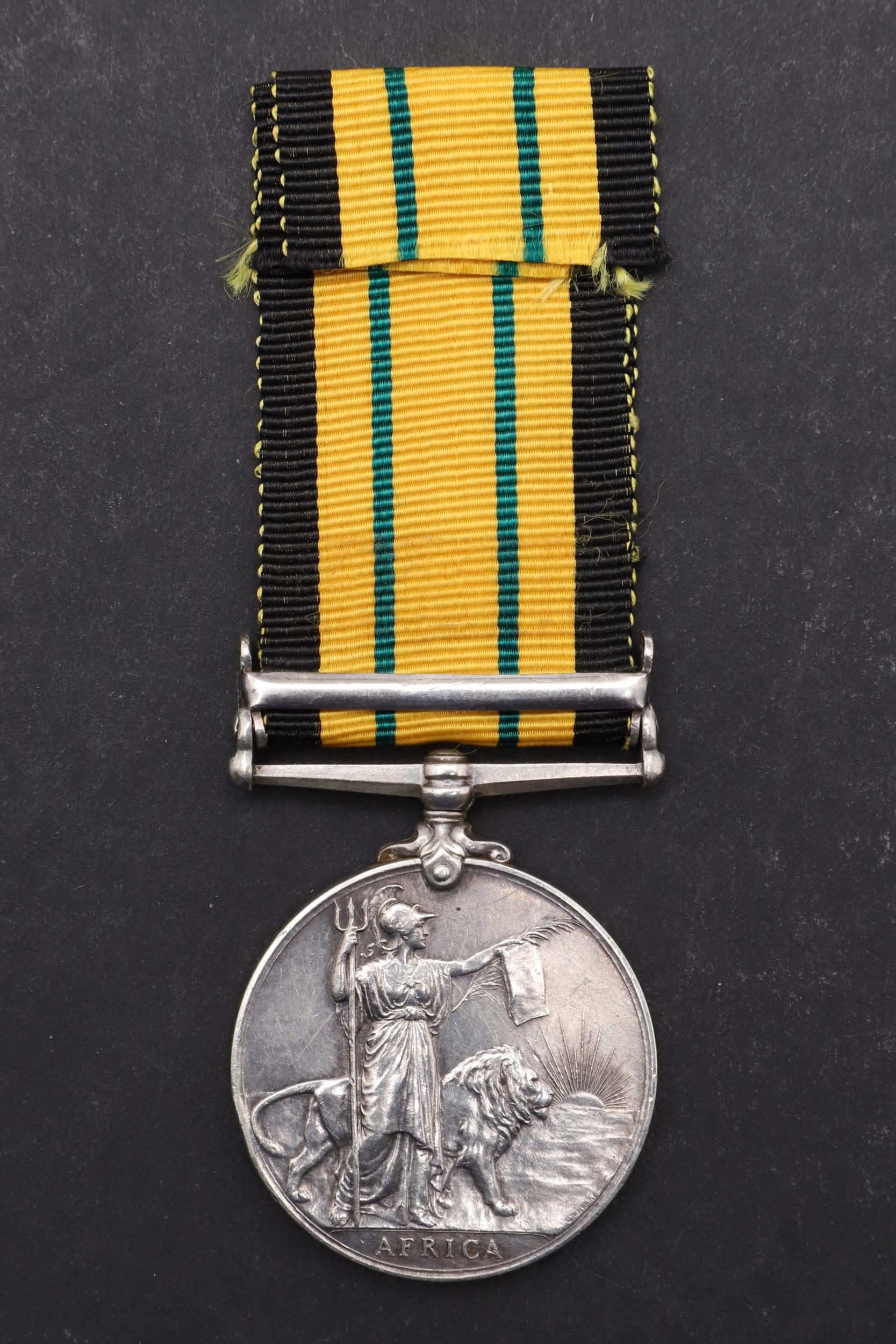 AN AFRICA GENERAL SERVICE MEDAL WITH SOMALILAND 1908-1910 CLASP. - Bild 3 aus 6