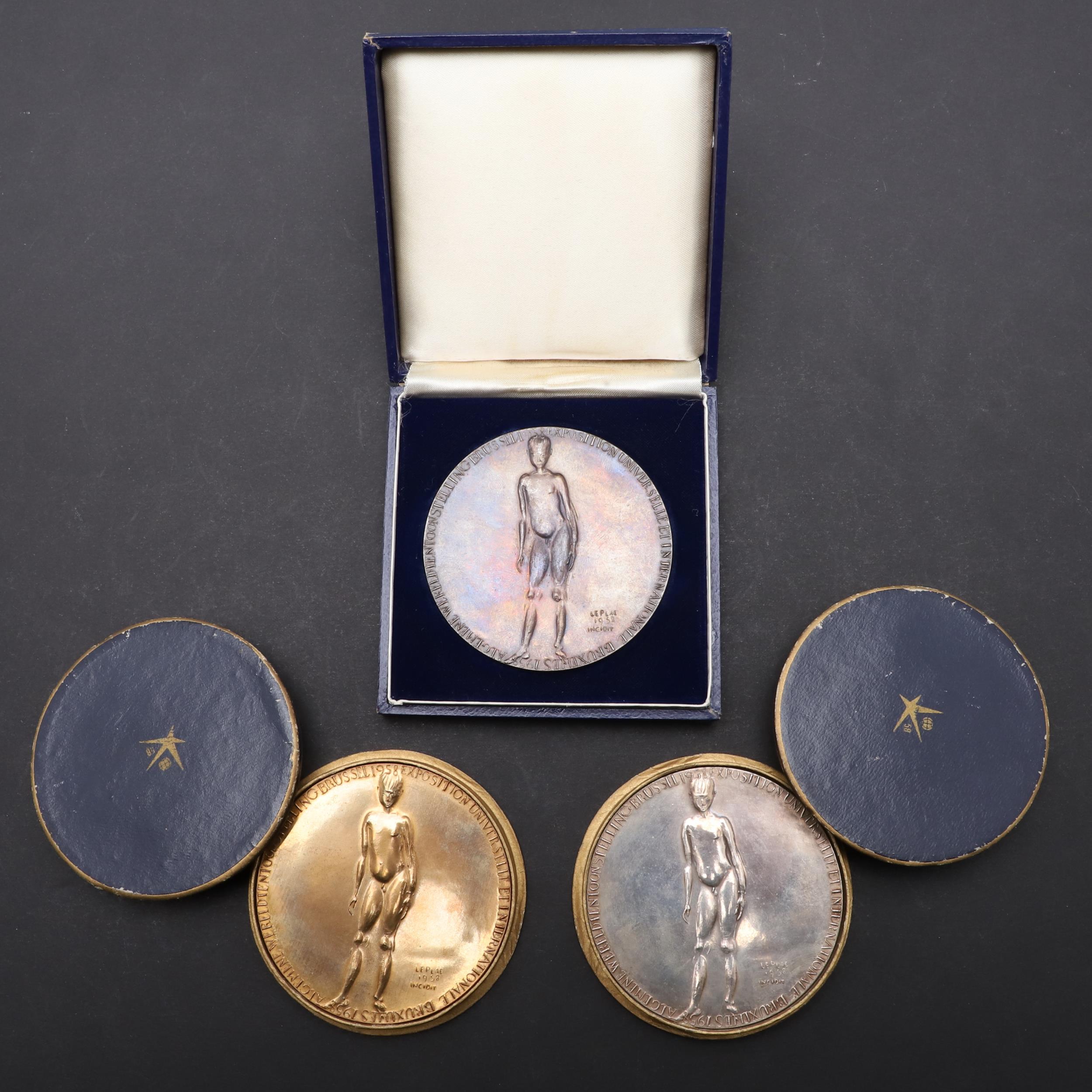 A SET OF THREE HISTORIC MEDALS FROM THE EXPOSITION UNIVERSELLE AND INTERNATIONALE, BRUSSELS 1958. - Bild 2 aus 10