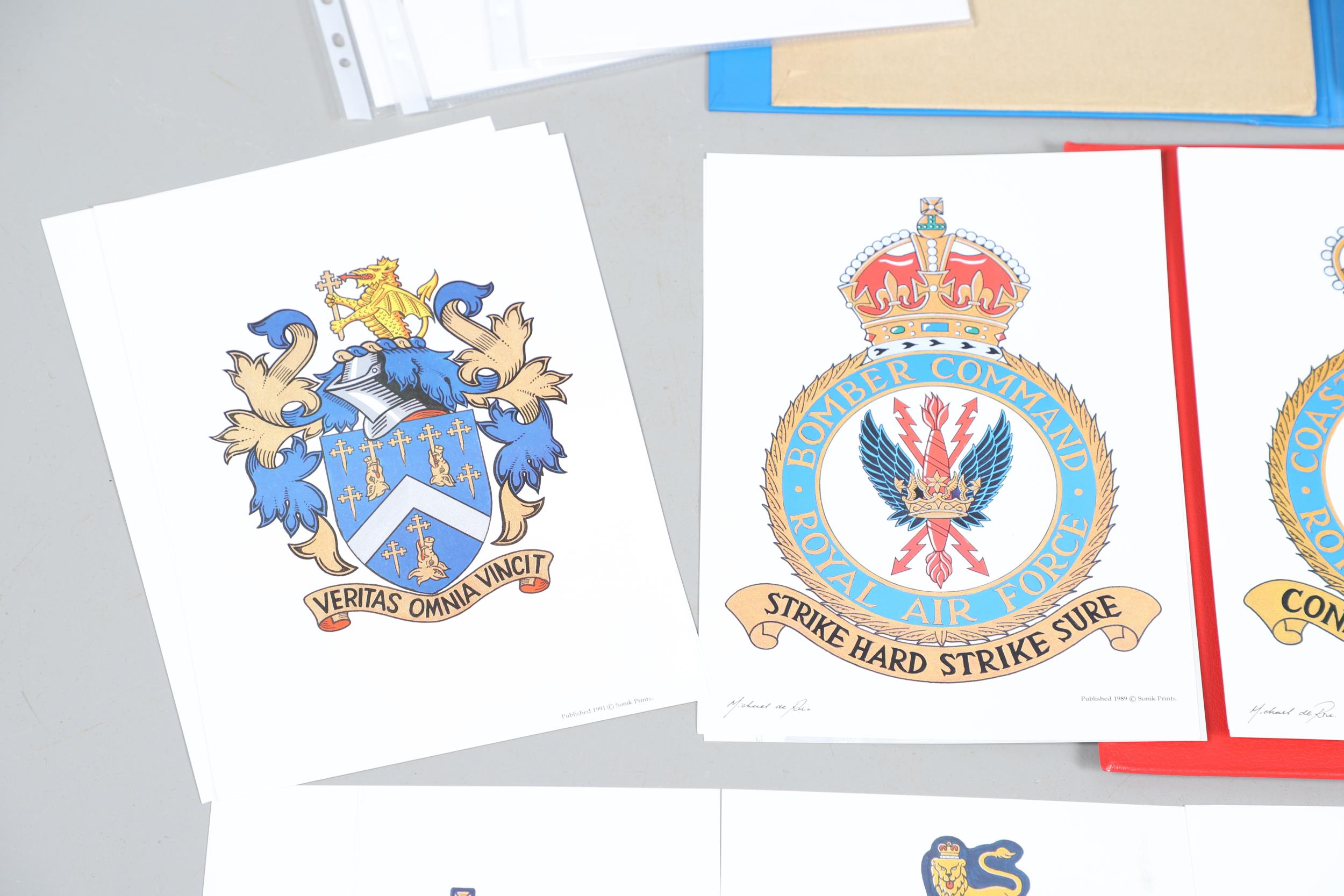 A LARGE COLELCTION OF ARTWORK OF MILITARY CRESTS. IN FOUR ALBUMS AND MANY LOOSE. - Bild 12 aus 63