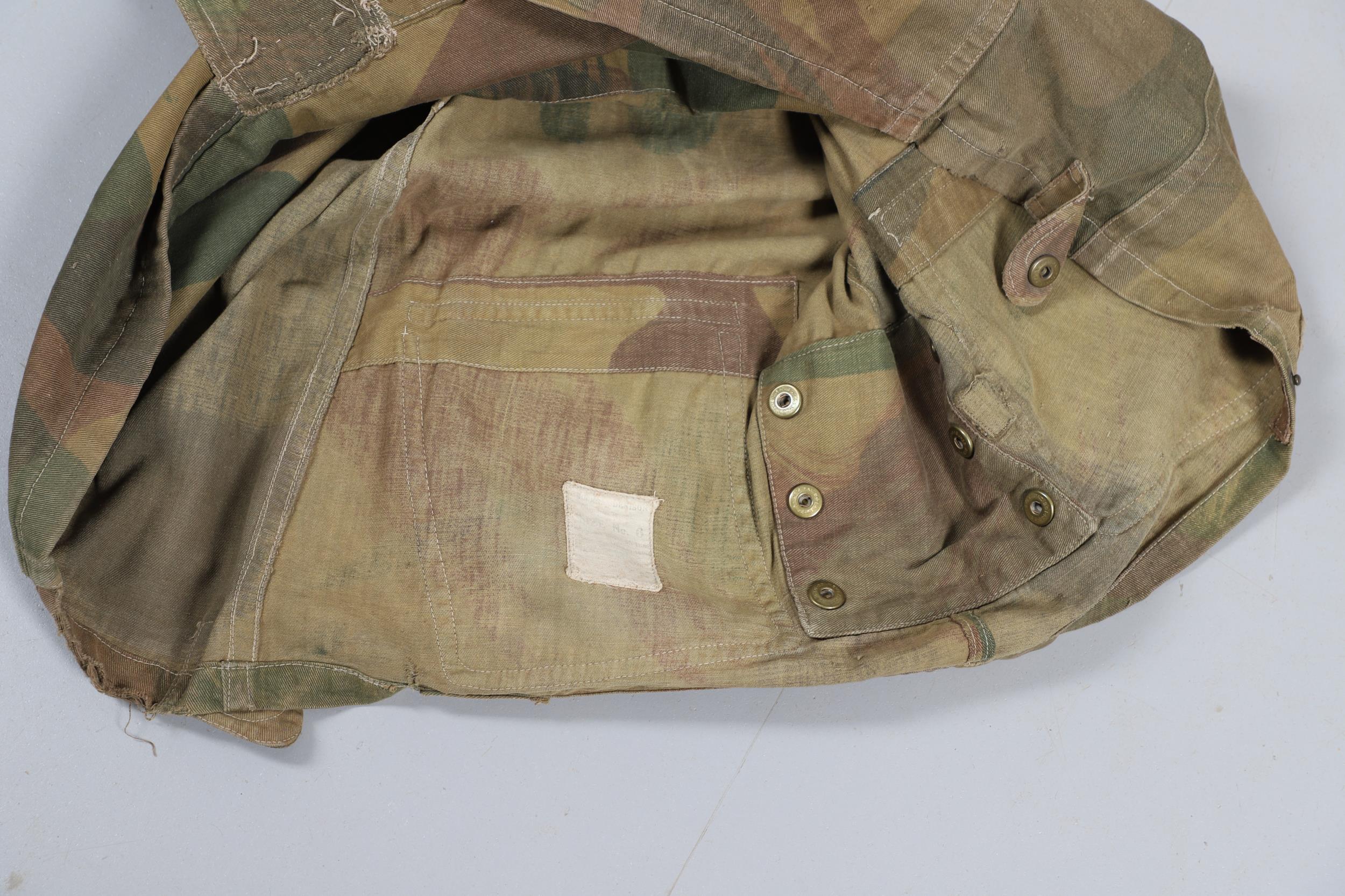 A SECOND WORLD WAR PERIOD 1943 PATTERN DENISON SMOCK. - Image 9 of 12