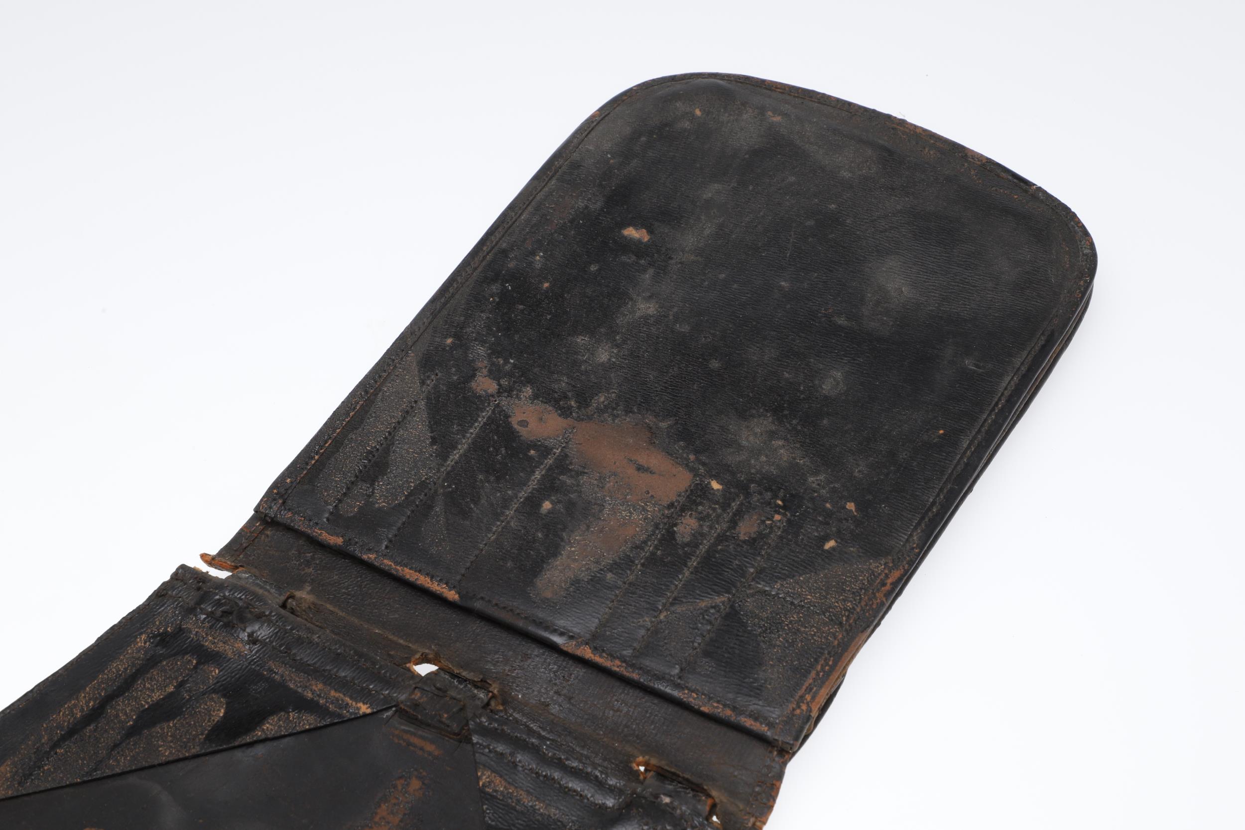 A VICTORIAN OFFICER'S UNDRESS BLACK LEATHER SABRETACHE. - Image 3 of 5