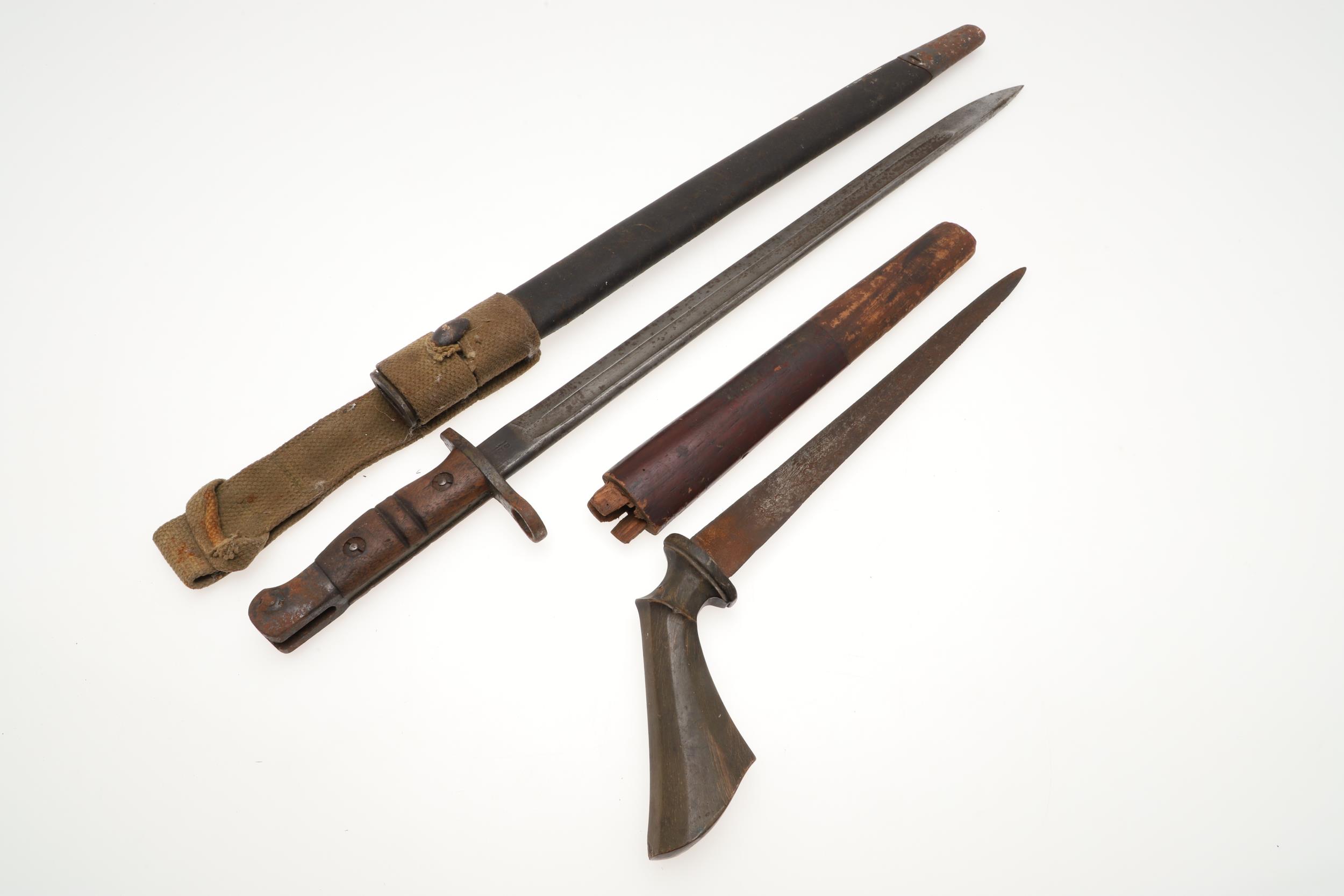 A 1913 PATTERN BAYONET AND A HORN HANDLED KNIFE. - Image 2 of 12