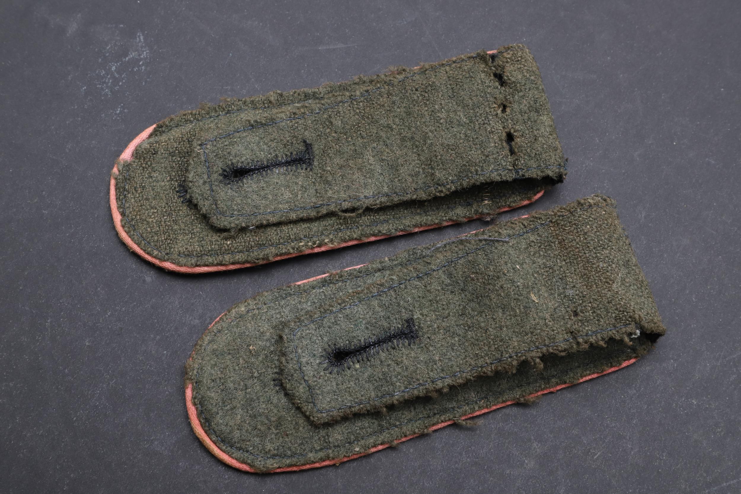 A PAIR OF SECOND WORLD WAR GERMAN PANZER OTHER RANK'S SHOULDER STRAPS. - Image 6 of 6