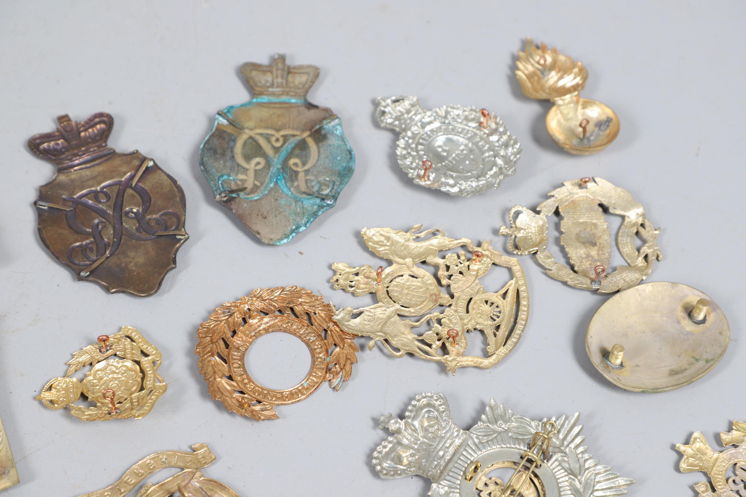 A COLLECTION OF VICTORIAN STYLE HELMET PLATES AND OTHER BADGES. - Image 9 of 10
