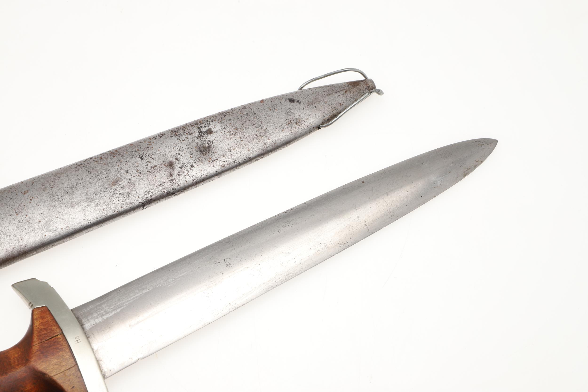 A SECOND WORLD WAR GERMAN SA DAGGER AND SCABBARD. - Bild 4 aus 8