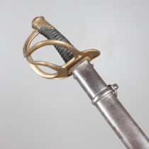 A NAPOLEONIC FRENCH HEAVY CAVALRY CUIRASSIER SWORD AND SCABBARD.