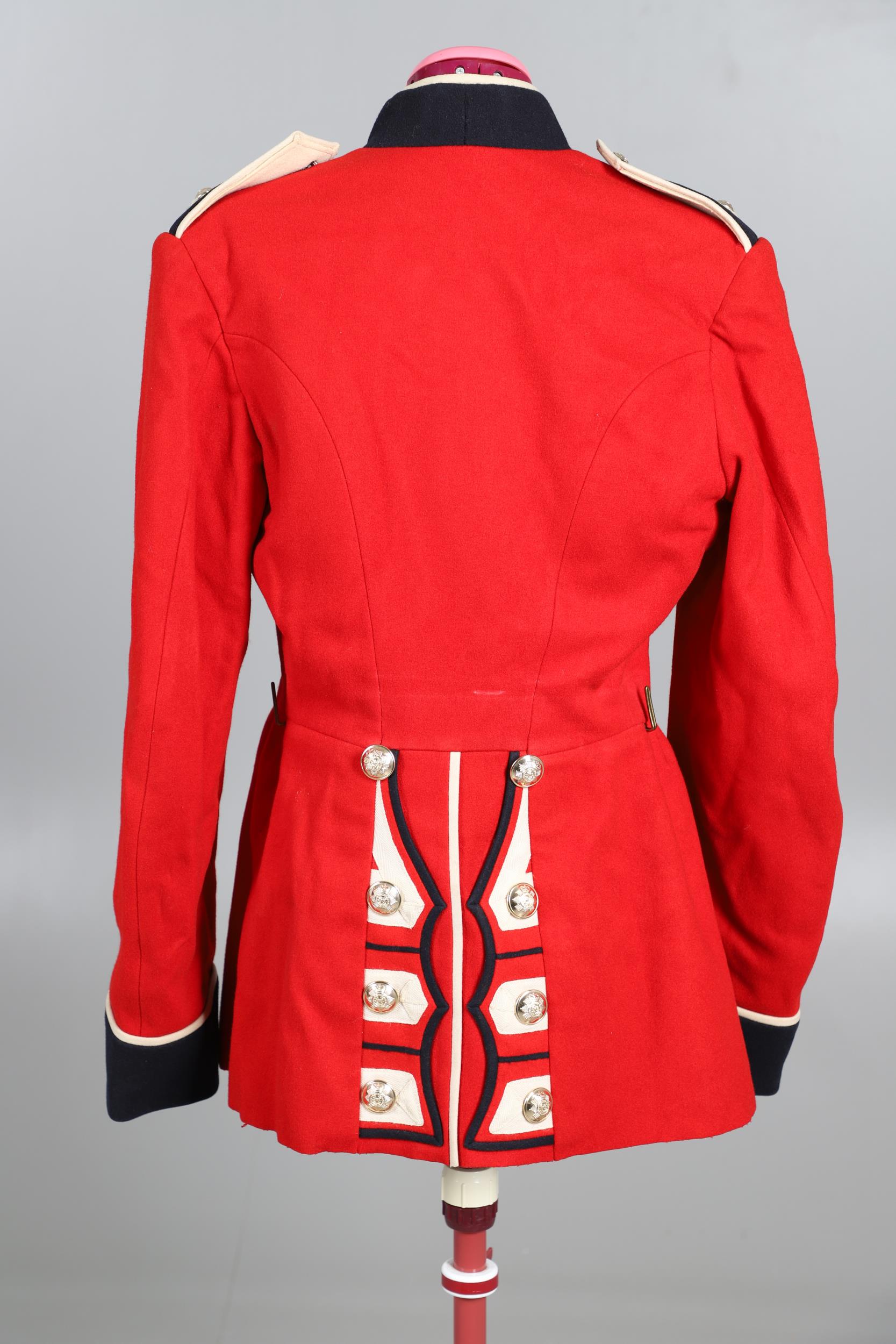 A 1959 PATTERN SCOTS GUARDS RED TUNIC, SAM BROWN AND SWORD FROG. - Bild 7 aus 12