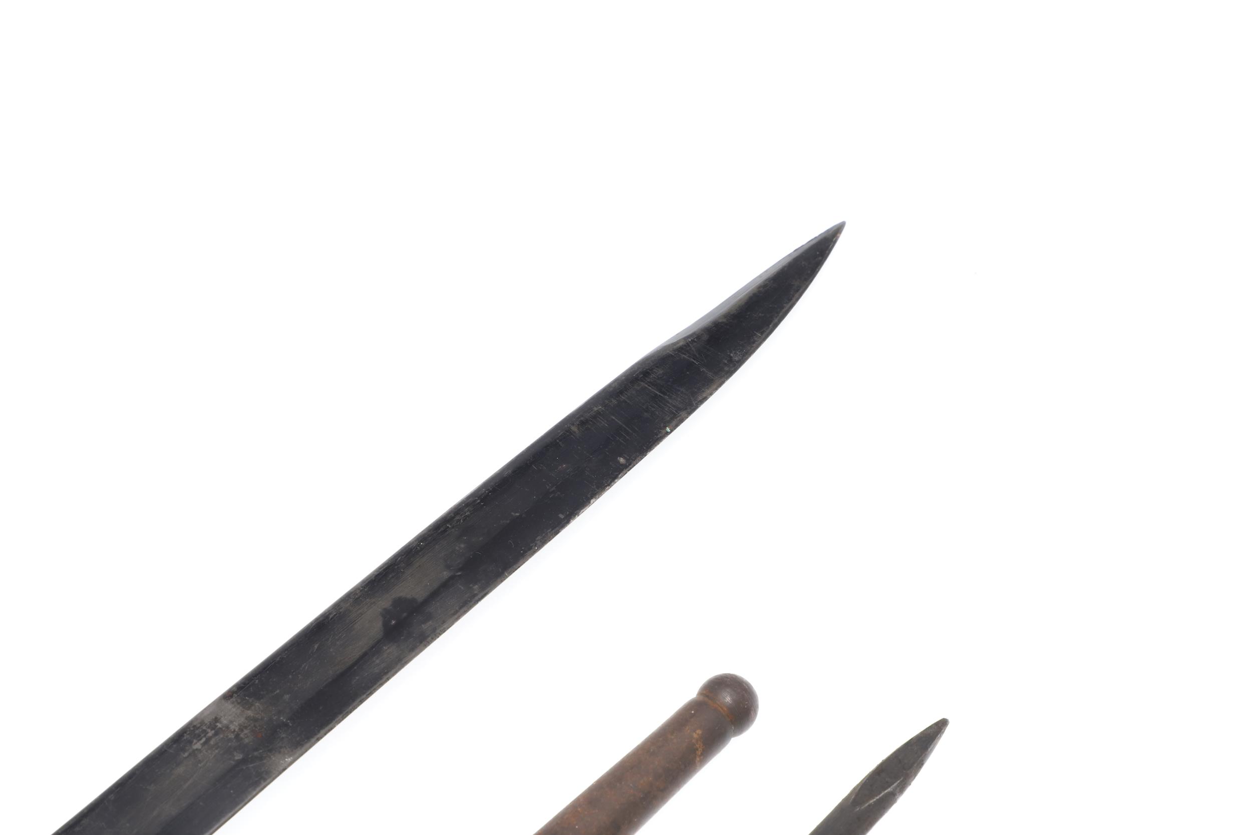 A SECOND WORLD WAR INDIAN MARK II BAYONET AND SIMILAR SPIKE BAYONET. - Bild 2 aus 13