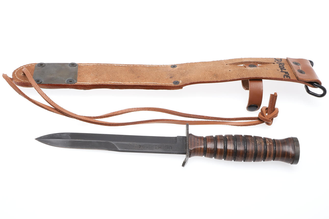 TWO SECOND WORLD 'SPIKE' BAYONETS, TWO FIGHTING KNIVES AND A LEBEL BAYONET. - Bild 3 aus 14