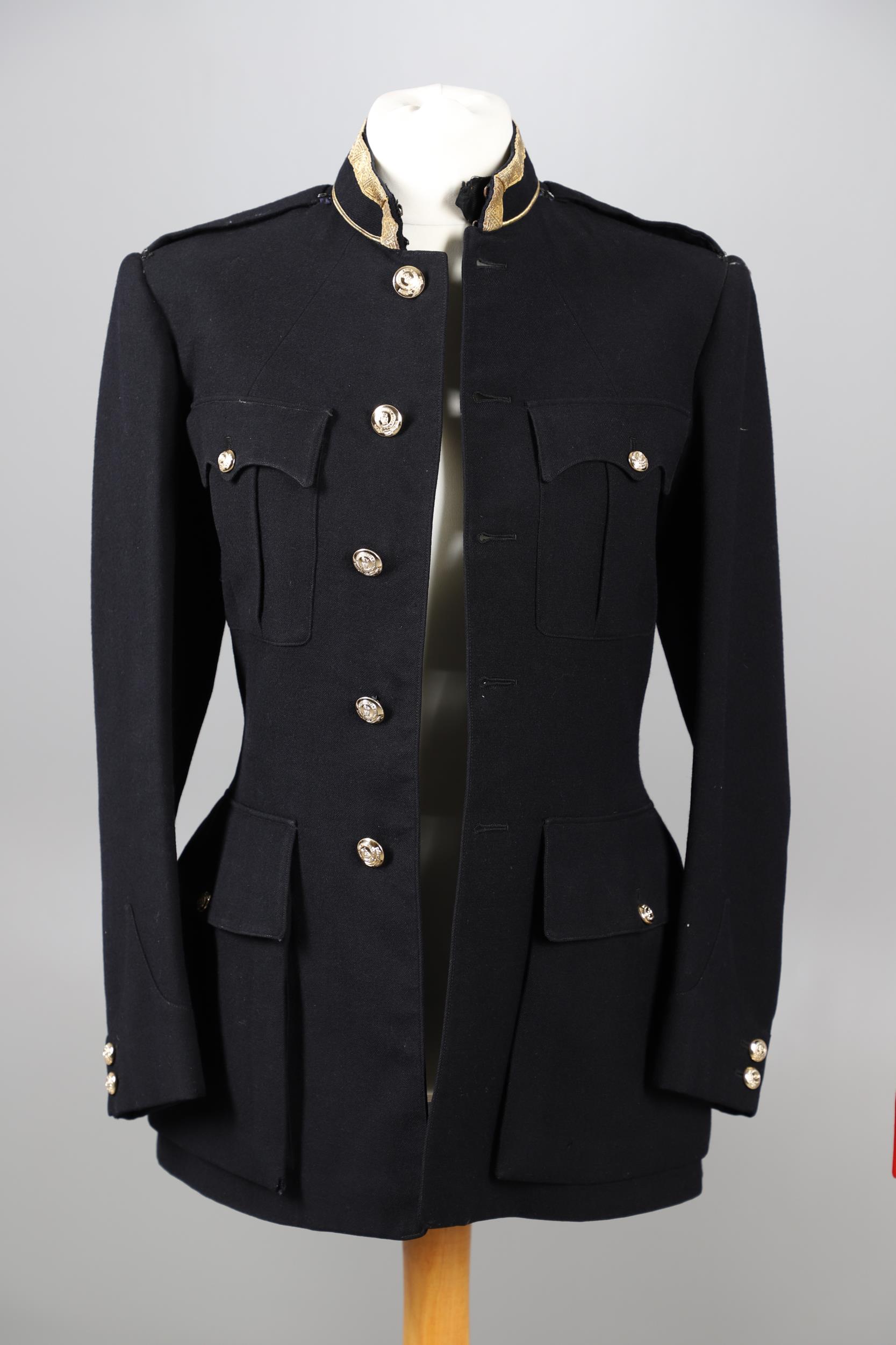 A POST SECOND WORLD WAR MESS JACKET AND BLUES UNIFORM FOR THE 15/19TH HUSSARS. - Bild 2 aus 34