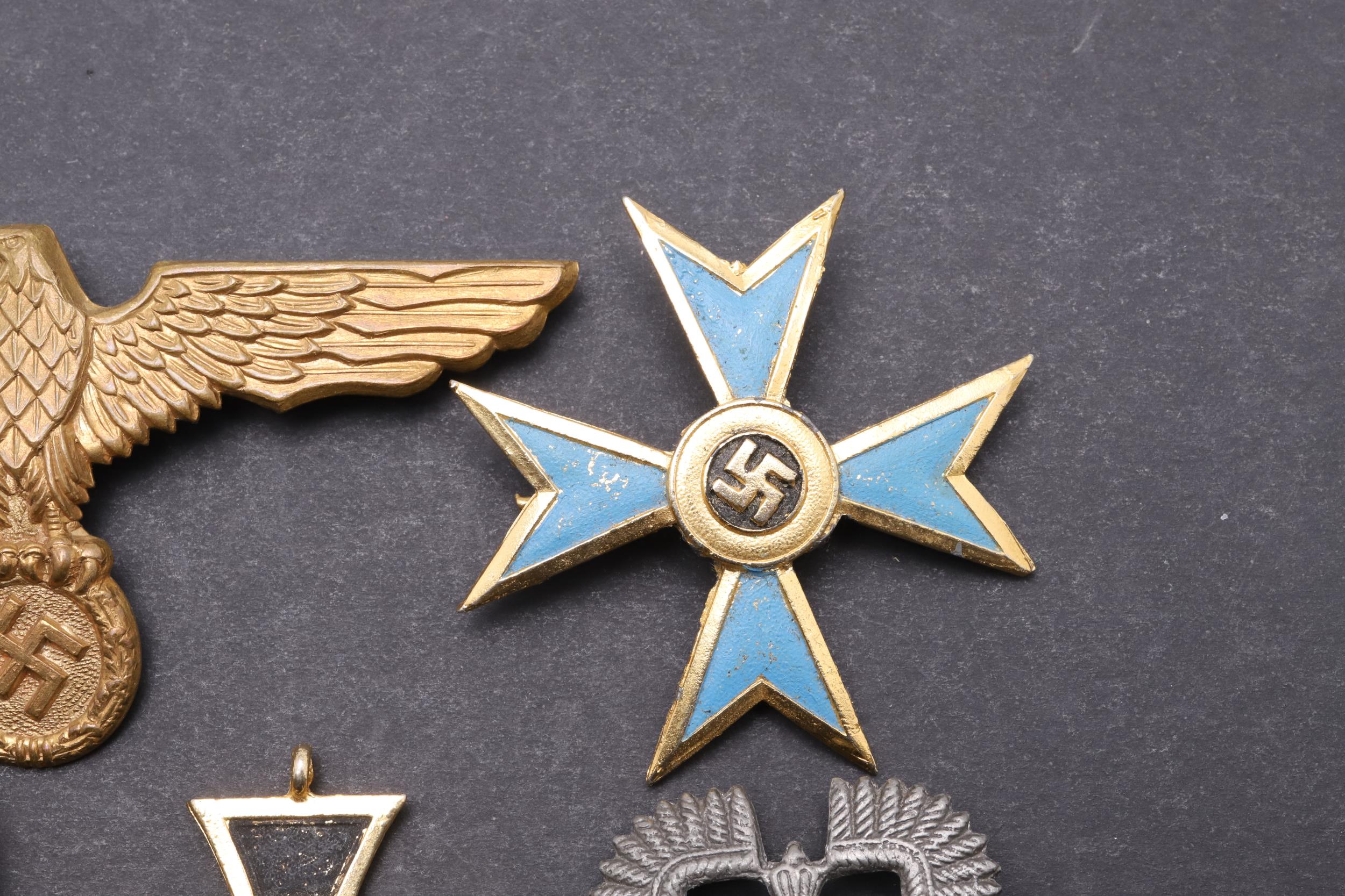 A SECOND WORLD WAR GERMAN MARKSMAN'S BADGE AND OTHERS SIMILAR. - Image 5 of 10