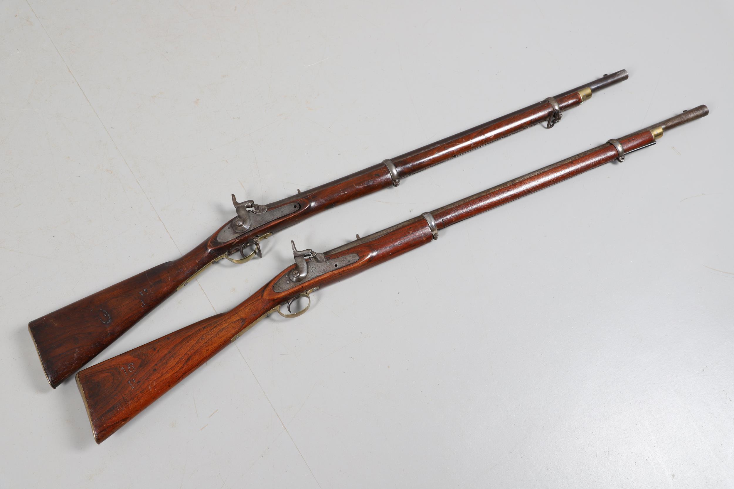 A 19TH CENTURY ENFIELD TYPE PERCUSSION FIRING RIFLE AND ANOTHER SIMILAR. - Image 2 of 23