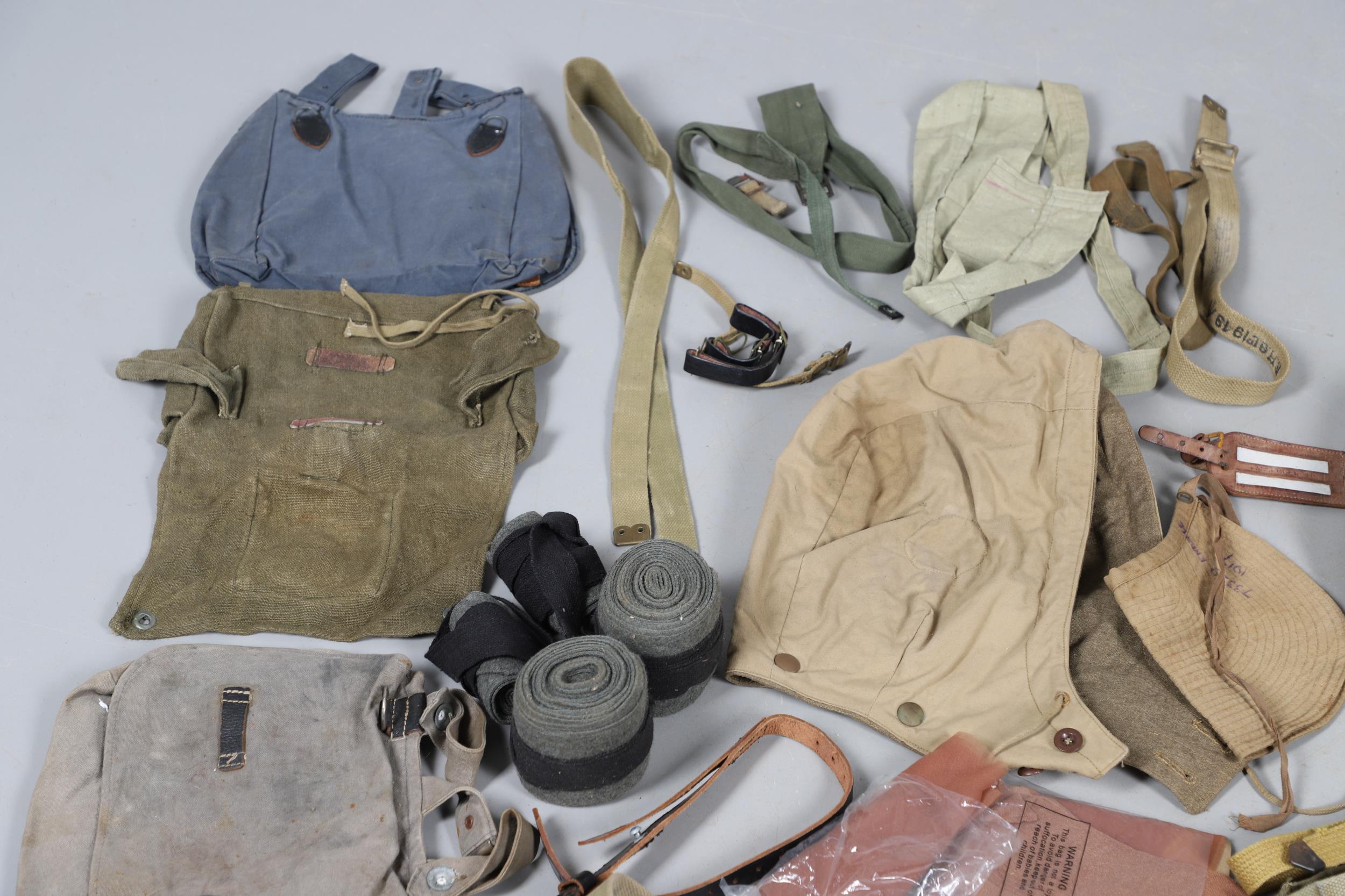 A LARGE COLLECTION OF WEBBING BELTS, KNEE PADS AND OTHER UNIFORM ITEMS, SECOND WORLD WAR AND LATER. - Bild 11 aus 28