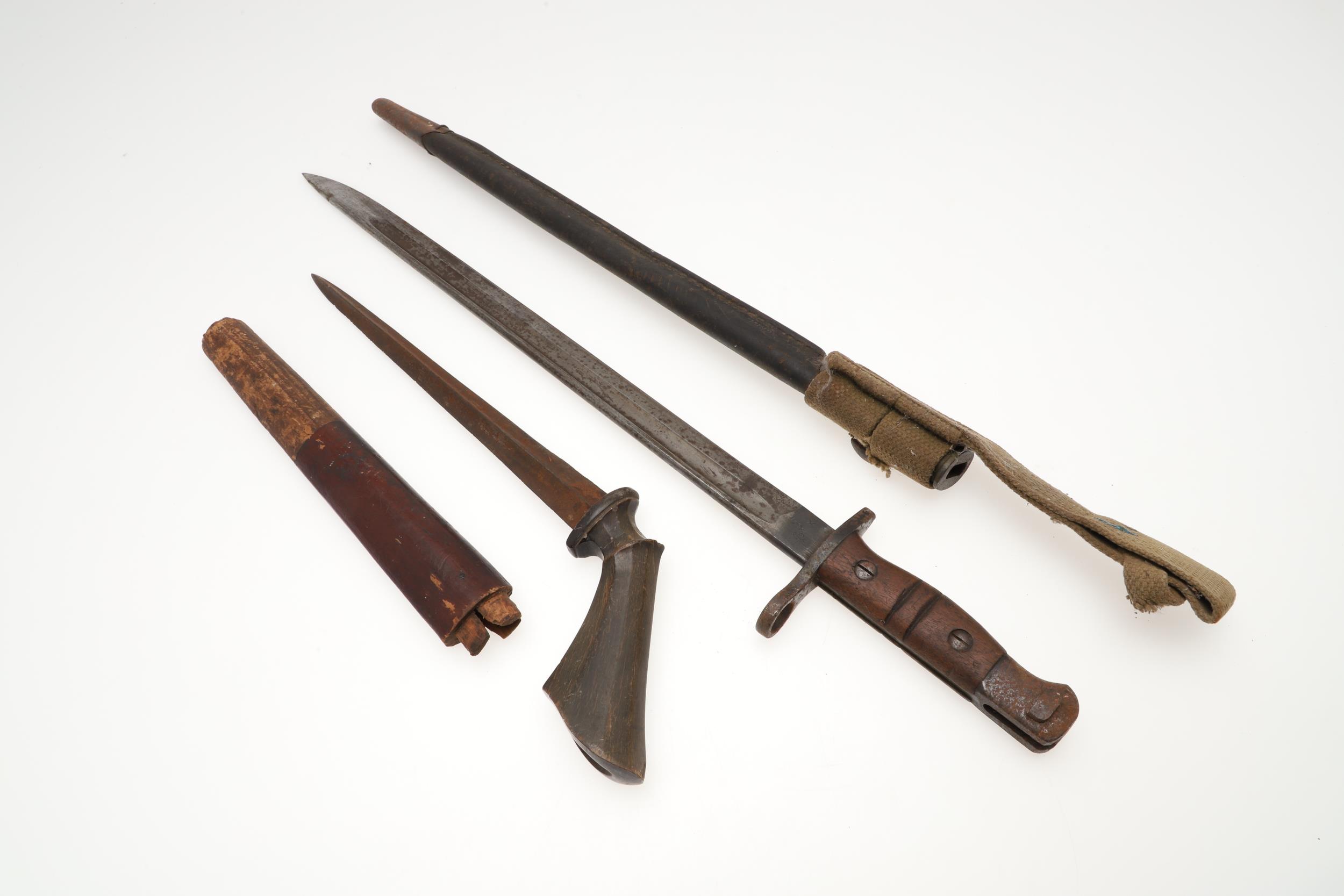 A 1913 PATTERN BAYONET AND A HORN HANDLED KNIFE. - Bild 8 aus 12