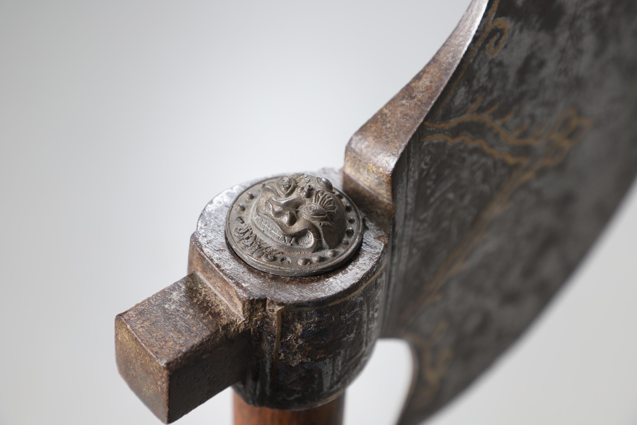 A SUBSTANTIAL PERSIAN OR OTTOMAN TWO HANDLED AXE. - Image 11 of 11