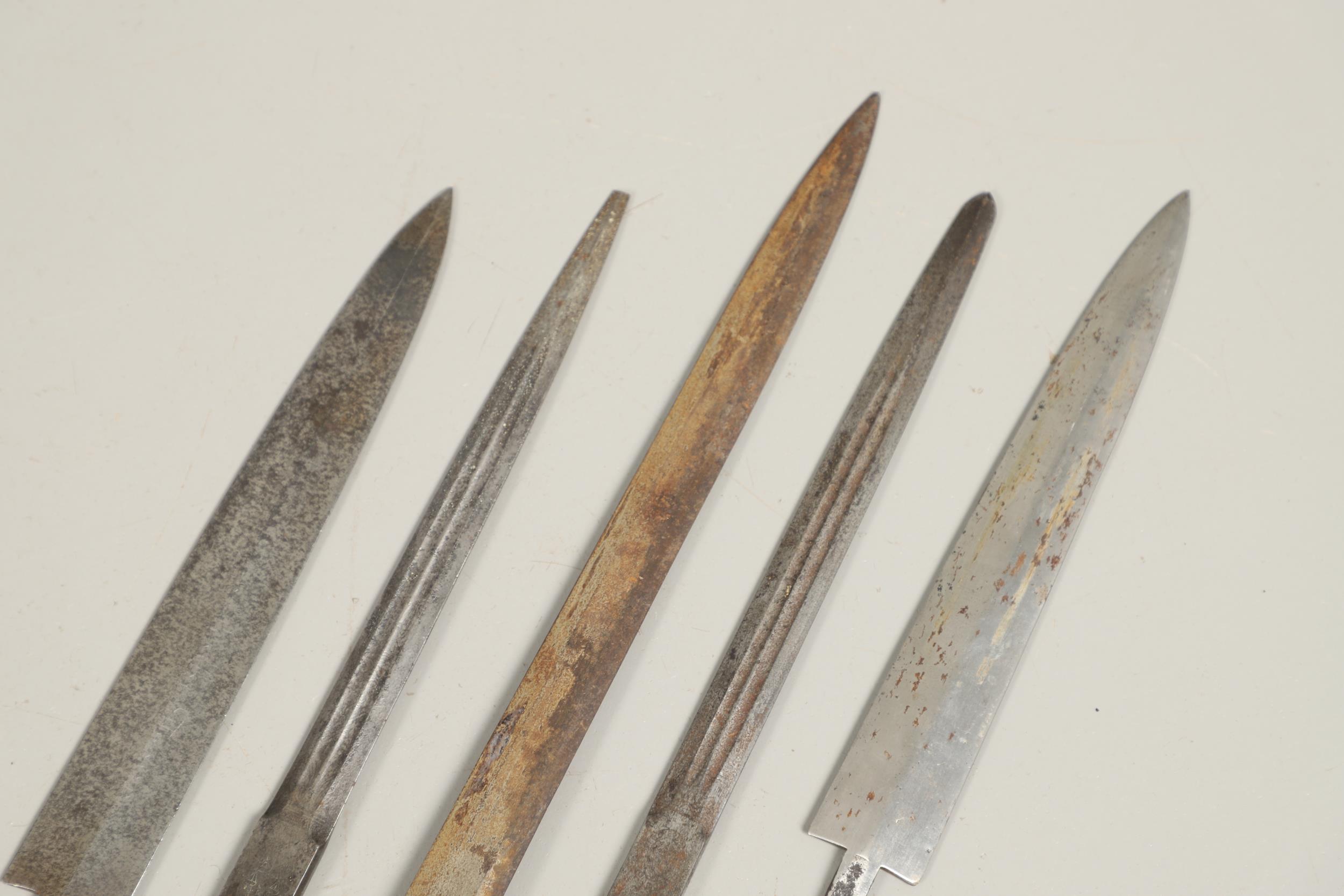 AN INTERESTING COLLECTION OF FIVE SECOND WORLD WAR GERMAN DAGGER BLADES. - Image 2 of 16