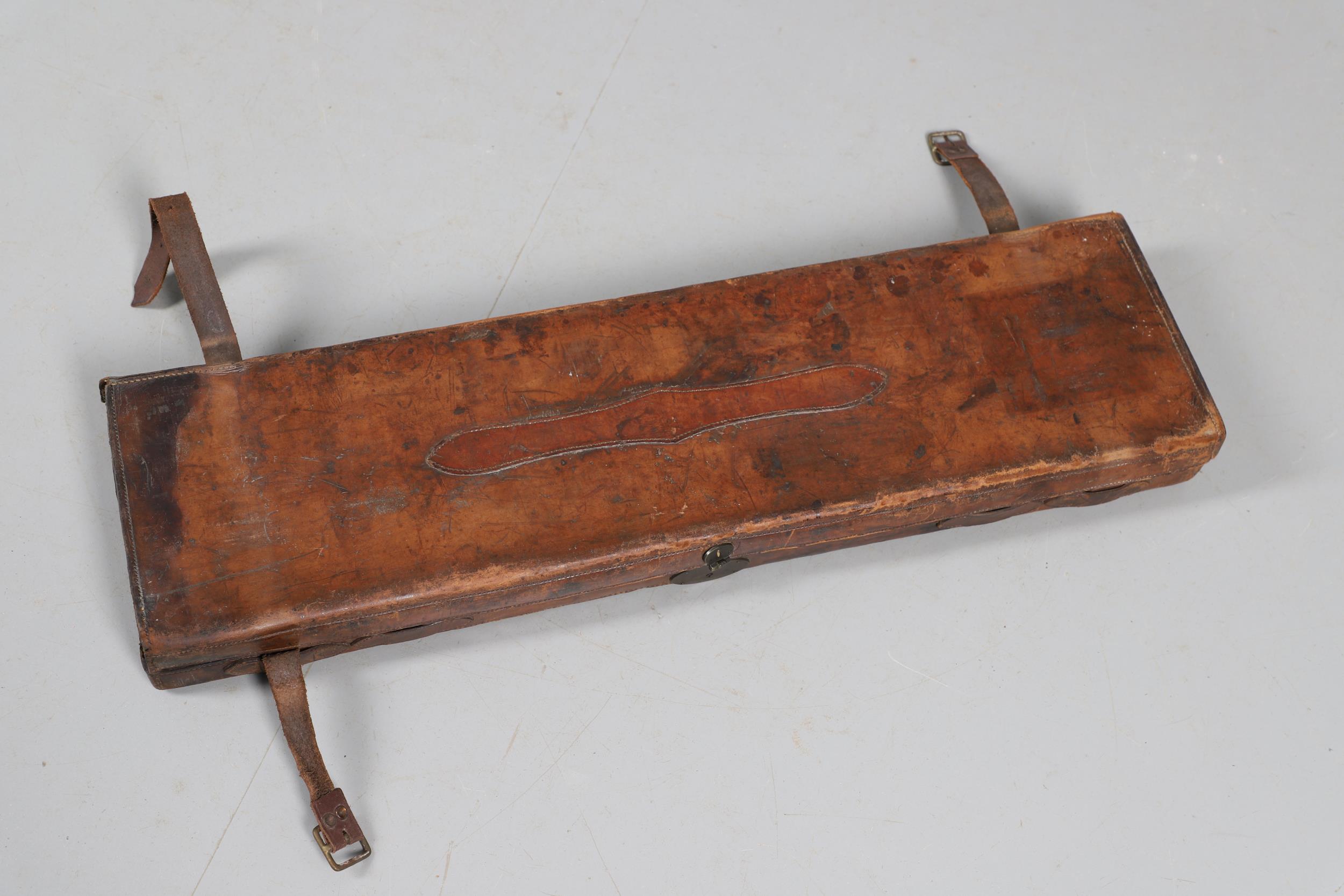 A LEATHER TRAVELLING CASE FOR A SHOTGUN. - Bild 9 aus 13