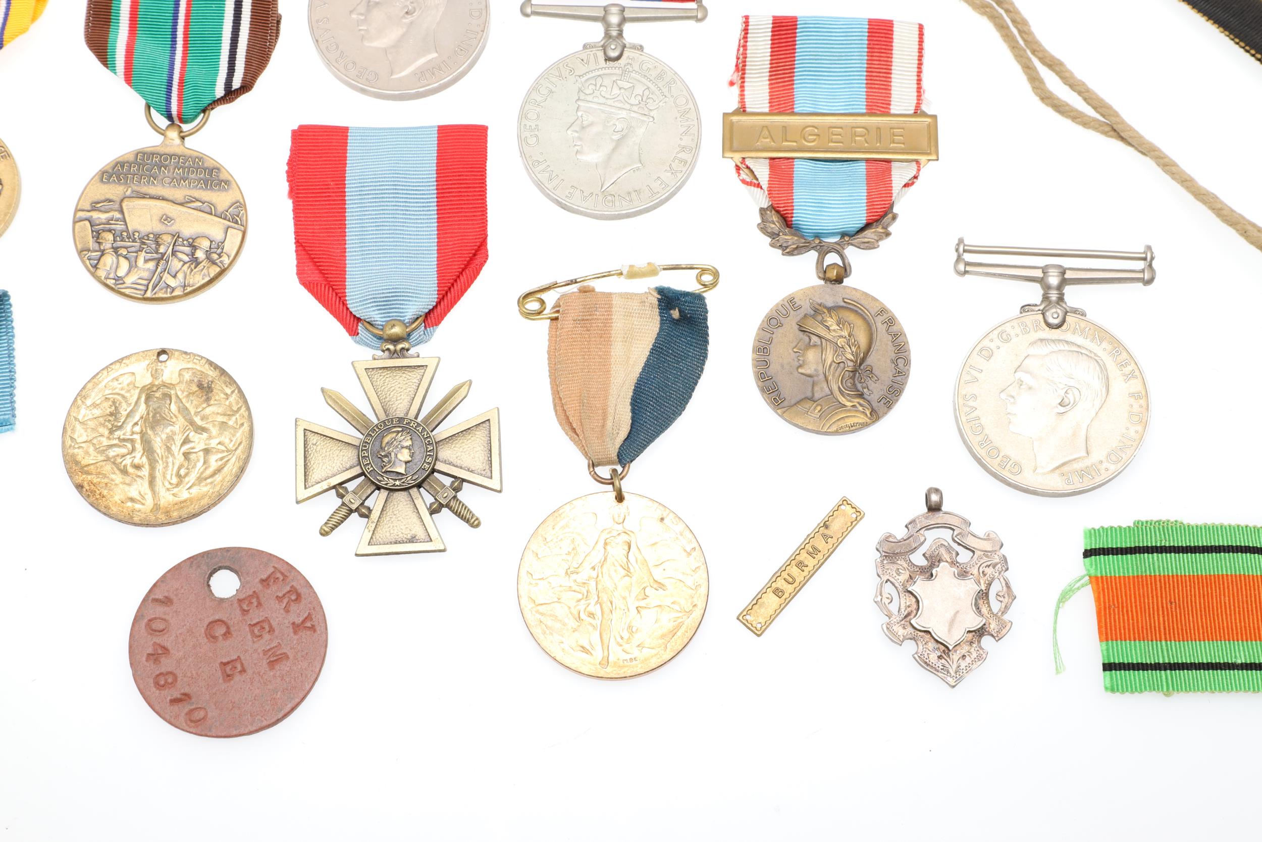 A COLLECTION OF SECOND WORLD WAR AND OTHER MEDALS. - Image 5 of 18